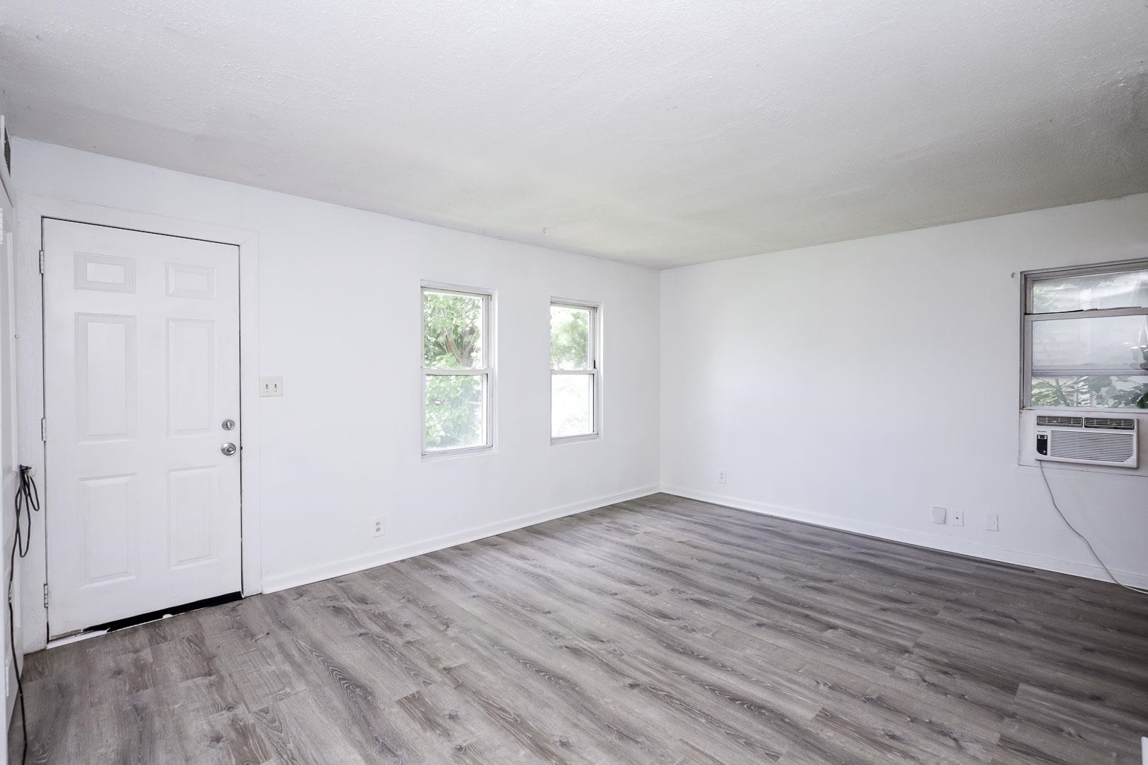 1738 N Poplar Property Photo 7