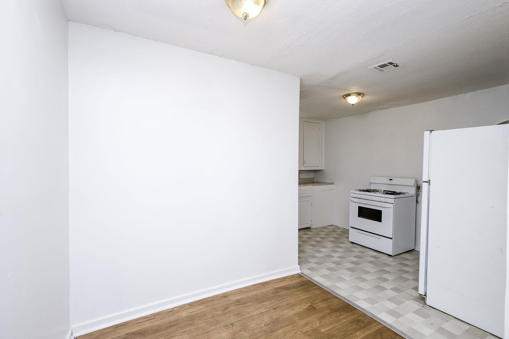1738 N Poplar Property Photo 8