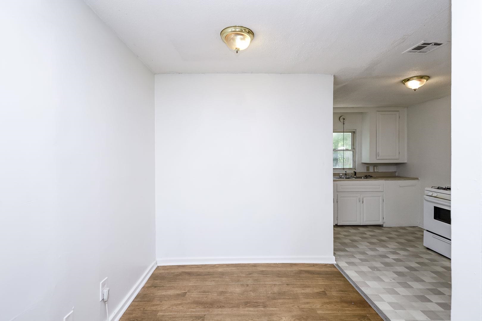 1738 N Poplar Property Photo 9