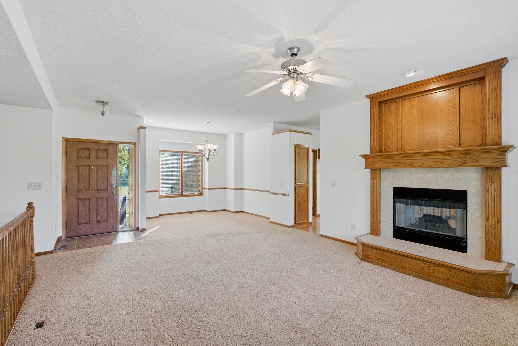 1335 S Threewood St Property Photo 5
