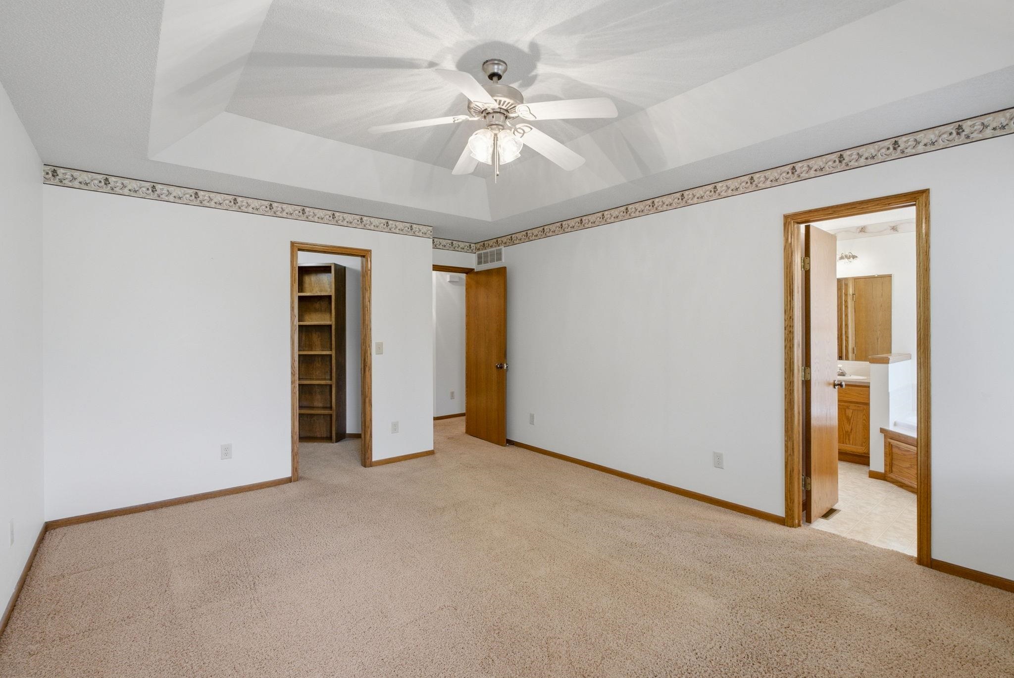 1335 S Threewood St Property Photo 10