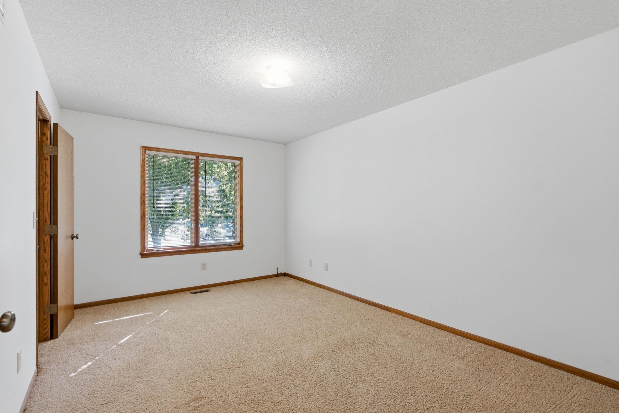1335 S Threewood St Property Photo 14