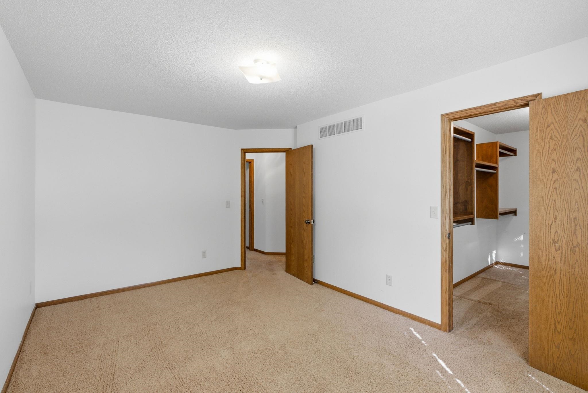 1335 S Threewood St Property Photo 16