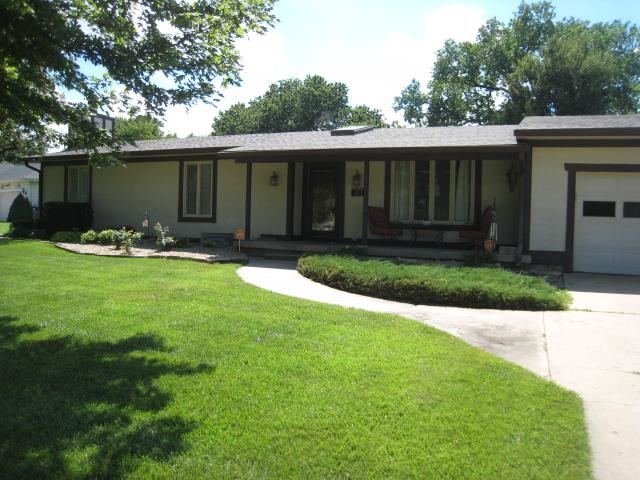 413 N Park Dr Property Photo 1