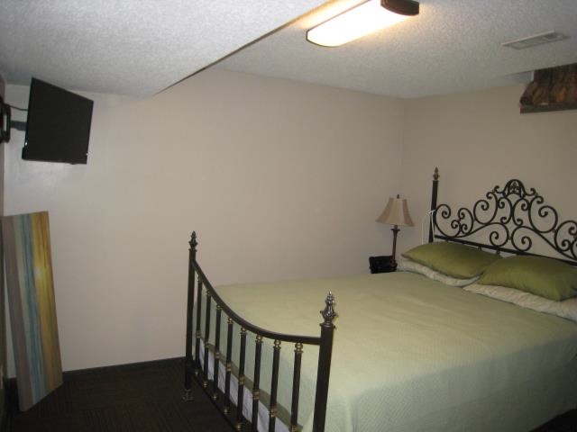 413 N Park Dr Property Photo 17