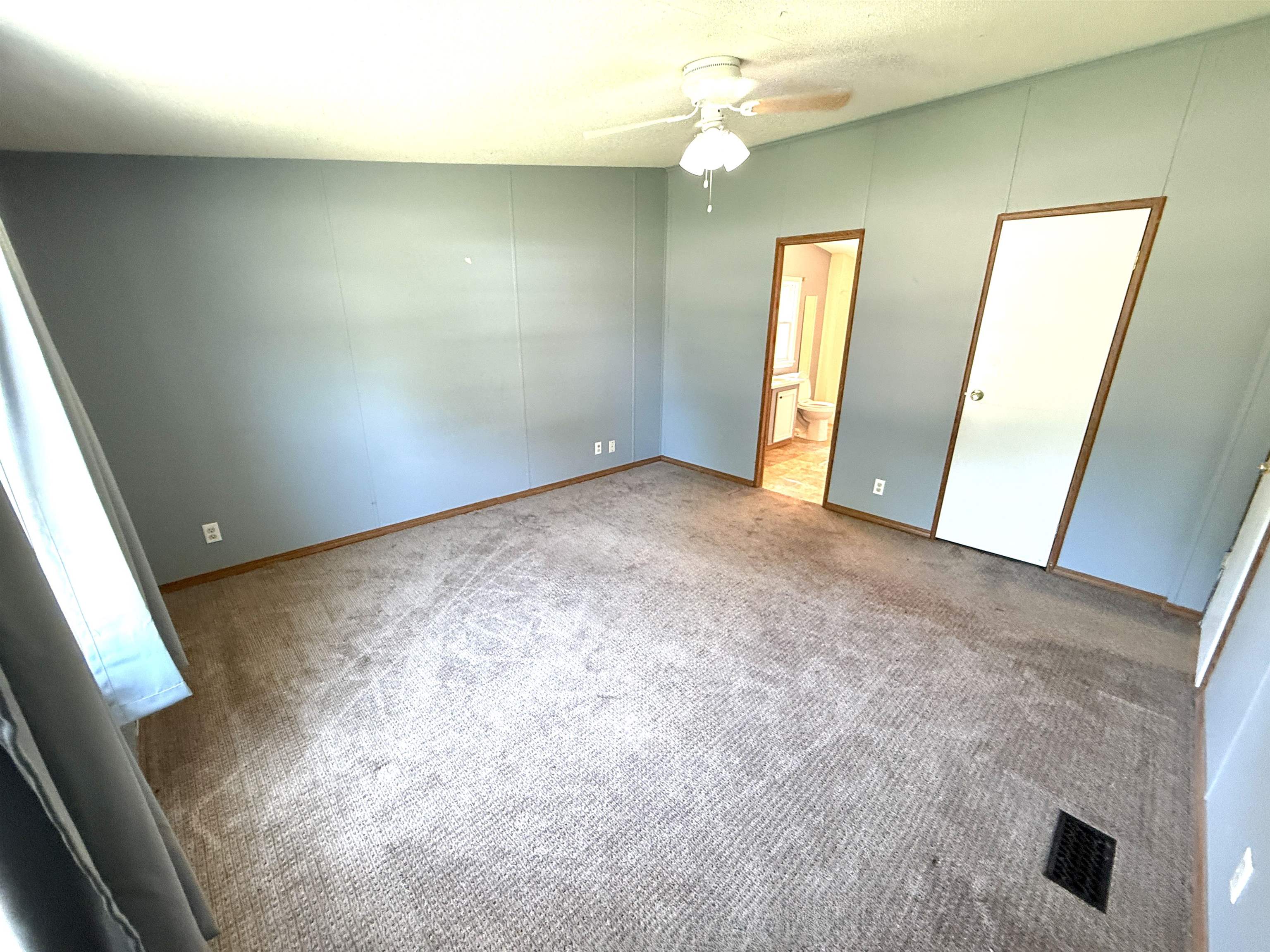 521 E Eighth St Property Photo 17