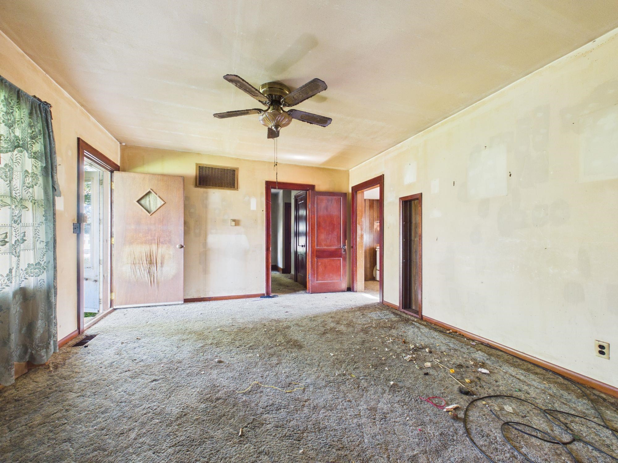 425 S Kansas Ave Property Photo 3