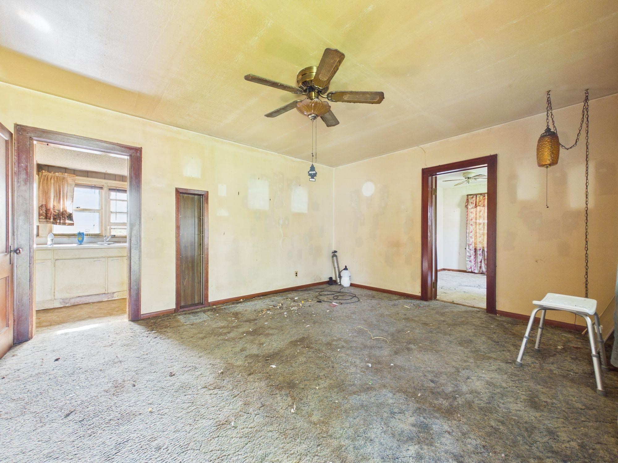 425 S Kansas Ave Property Photo 4