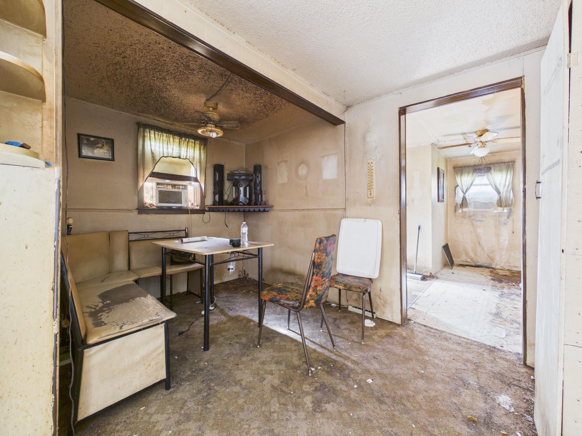 425 S Kansas Ave Property Photo 6