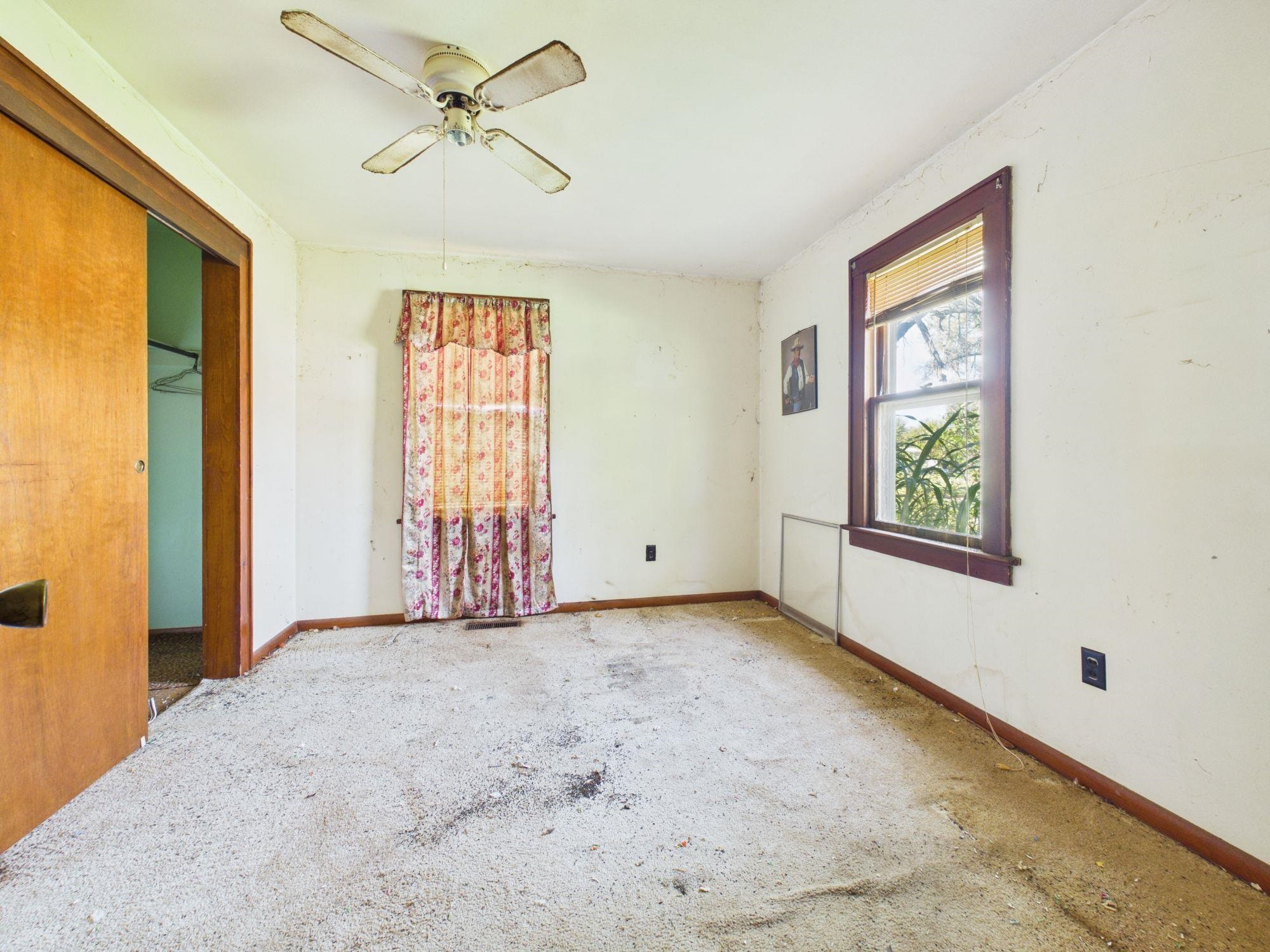 425 S Kansas Ave Property Photo 8