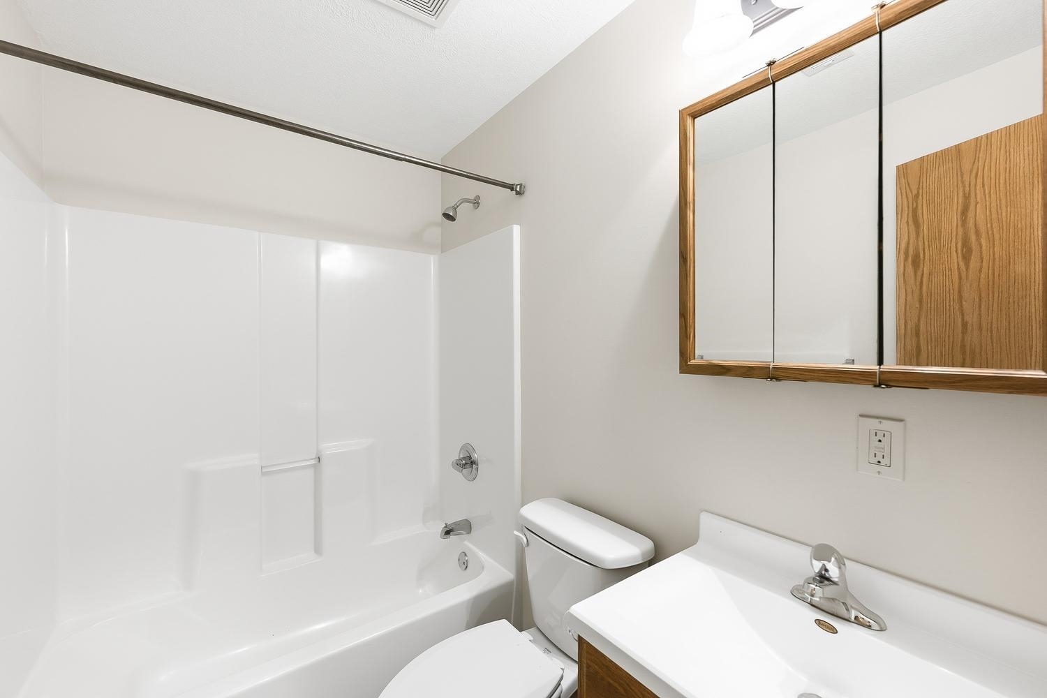 2142 N Malcolm St Property Photo 36
