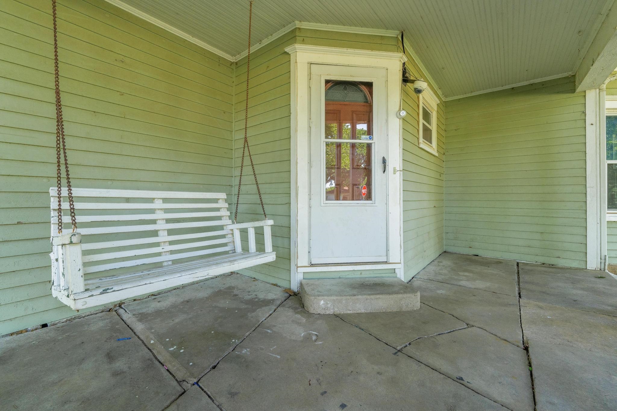 802 N Linden St Property Photo 3