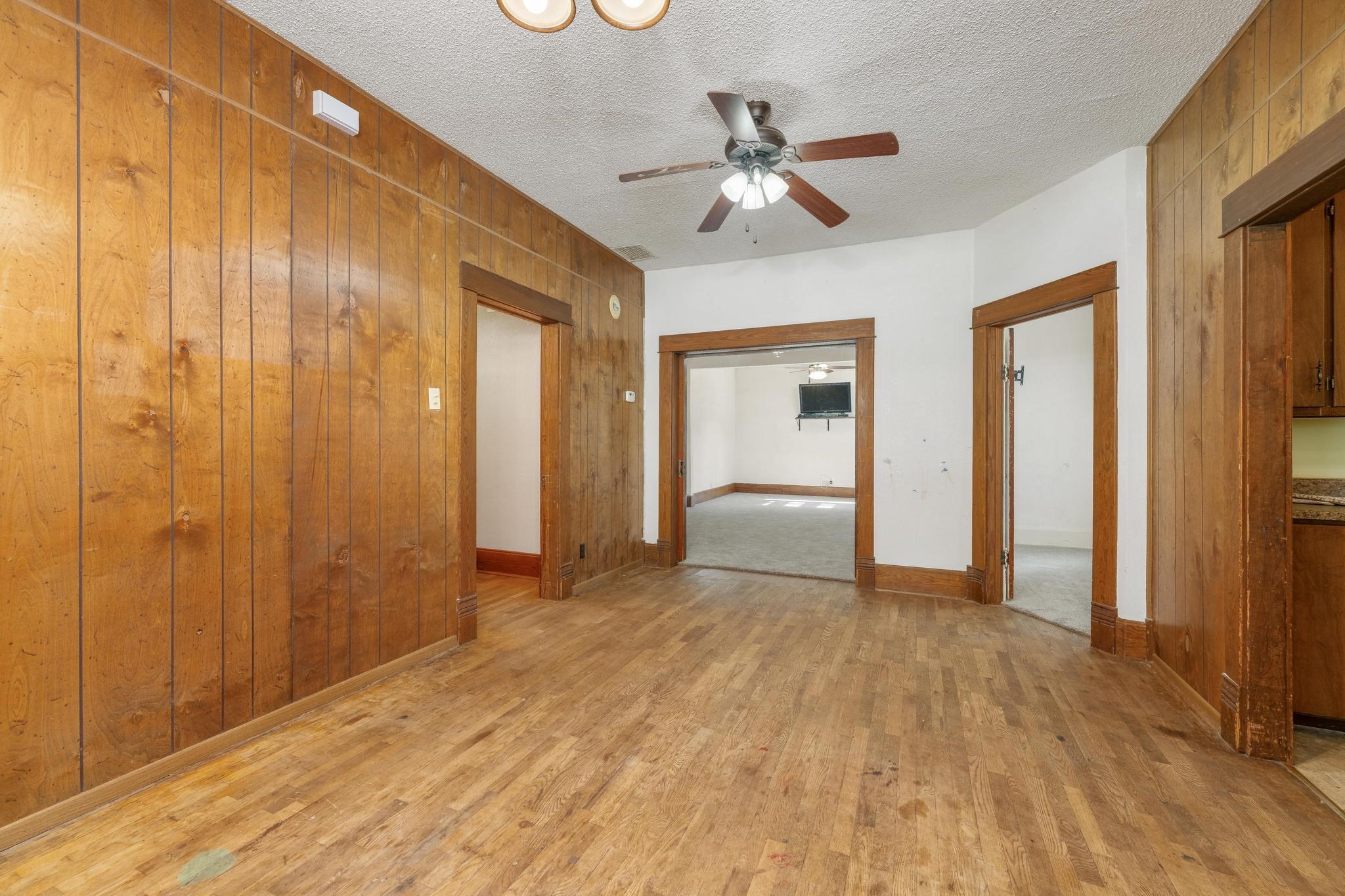 802 N Linden St Property Photo 6
