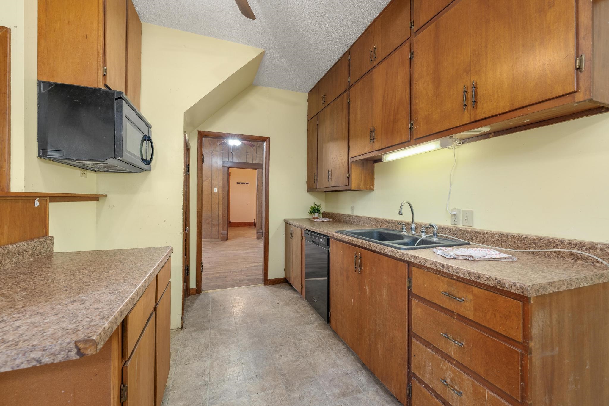 802 N Linden St Property Photo 10