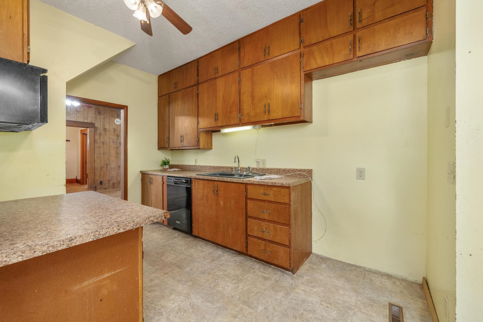 802 N Linden St Property Photo 11