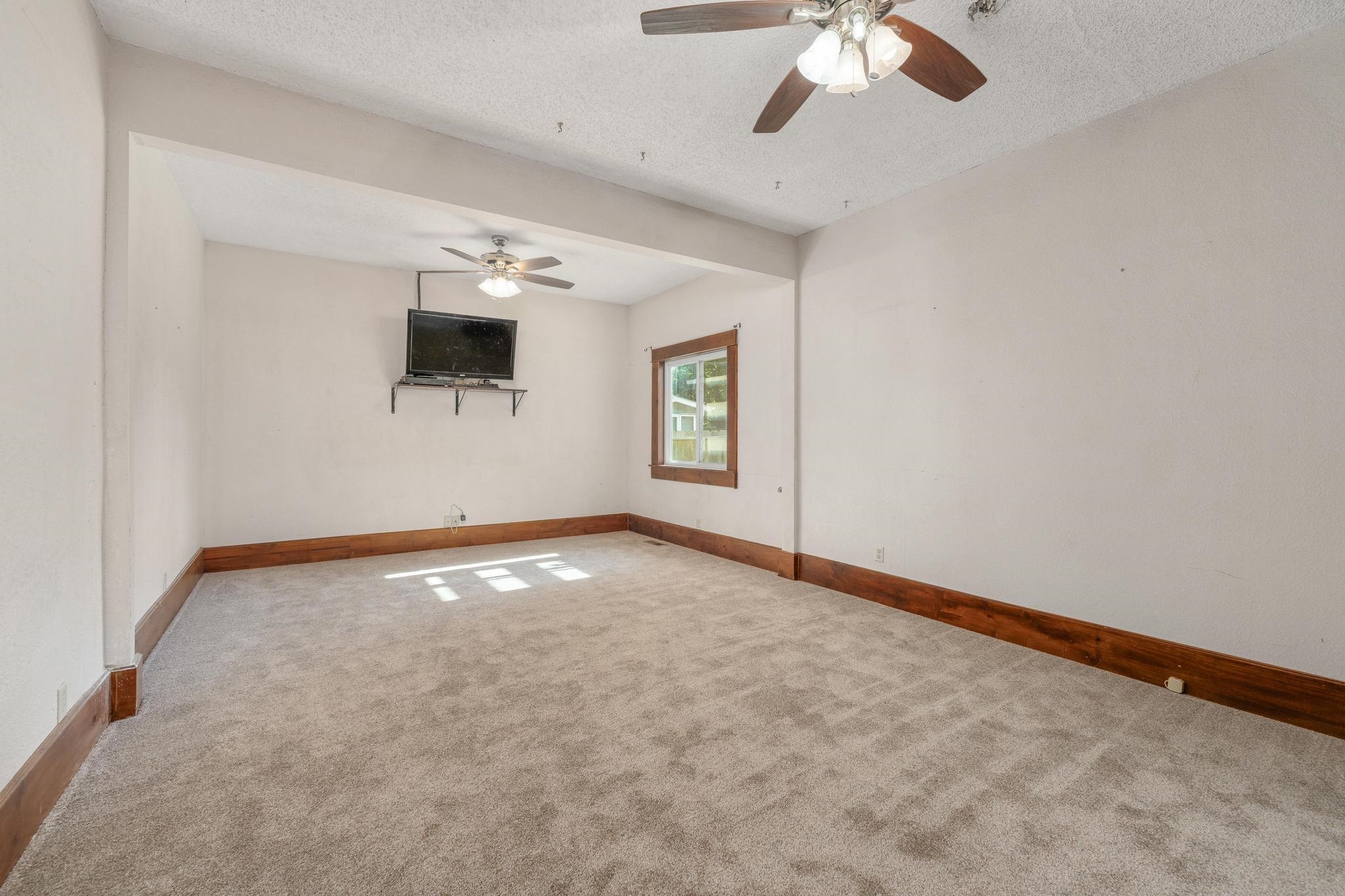 802 N Linden St Property Photo 14