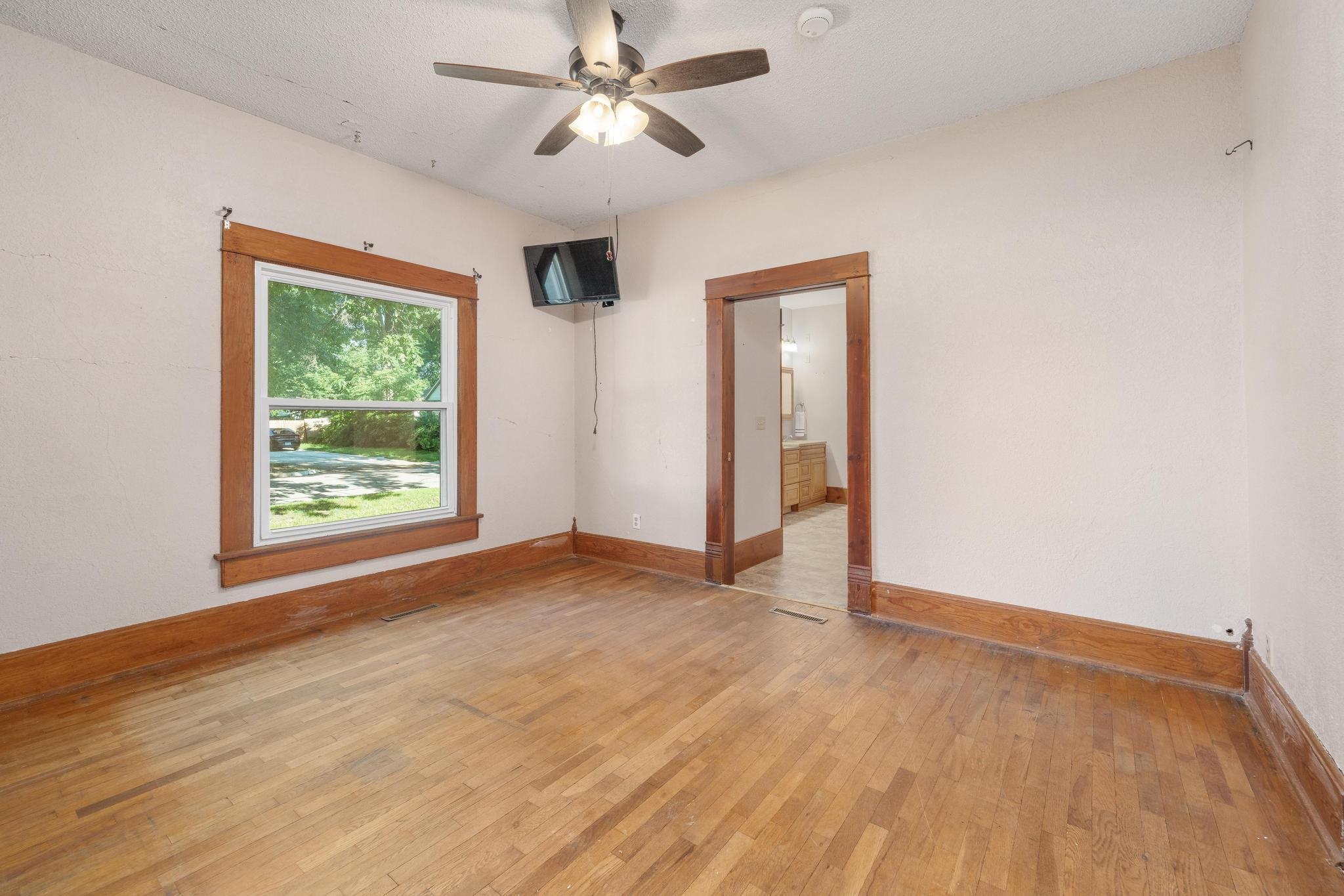 802 N Linden St Property Photo 16