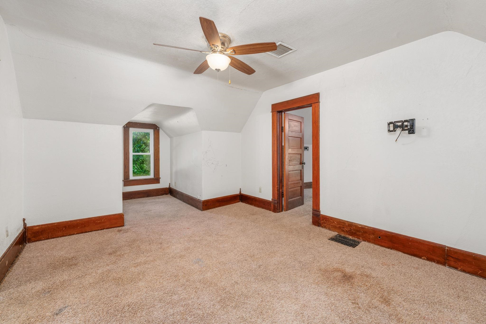 802 N Linden St Property Photo 22