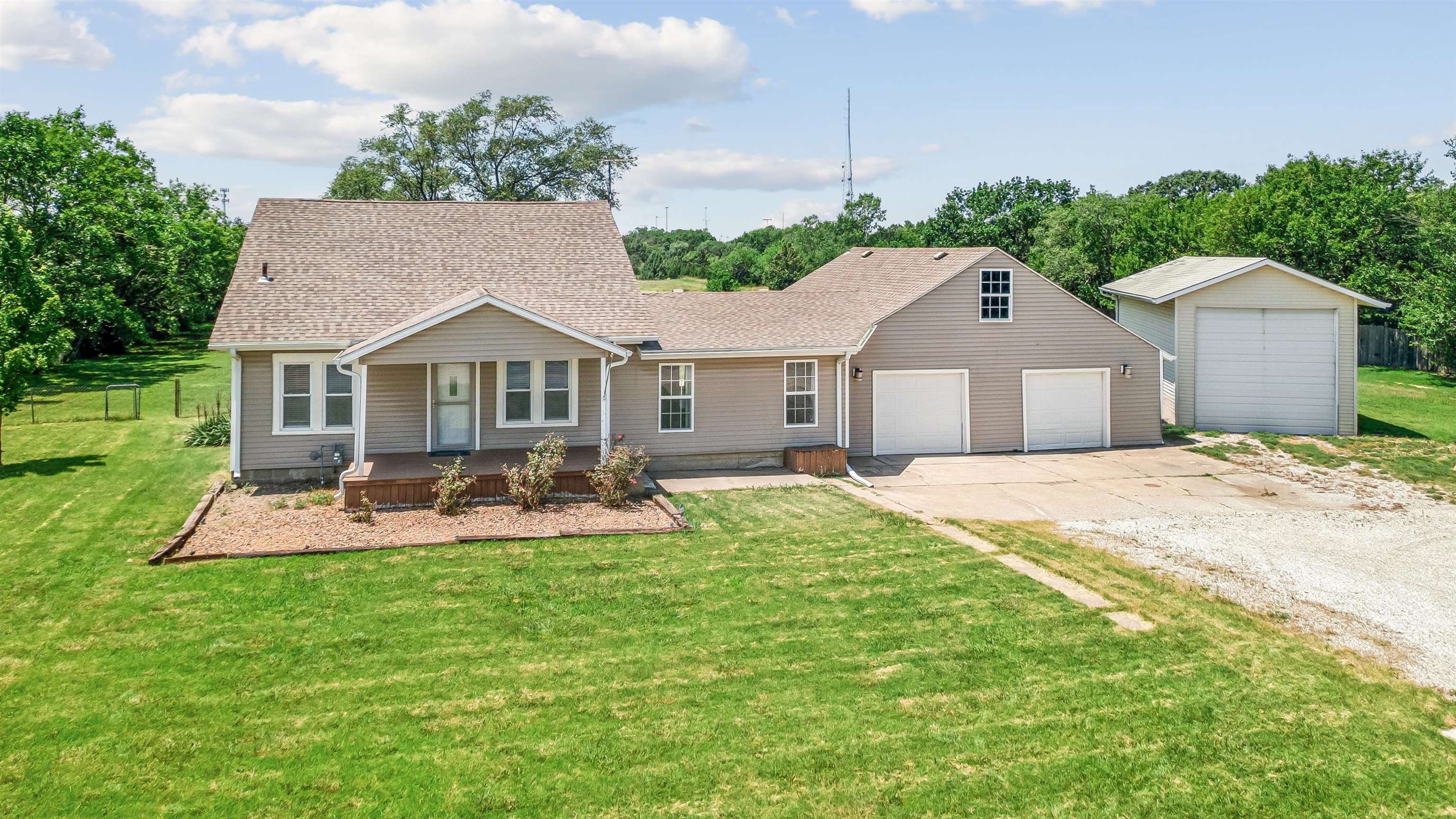 1531 N Prairie Creek Property Photo 1