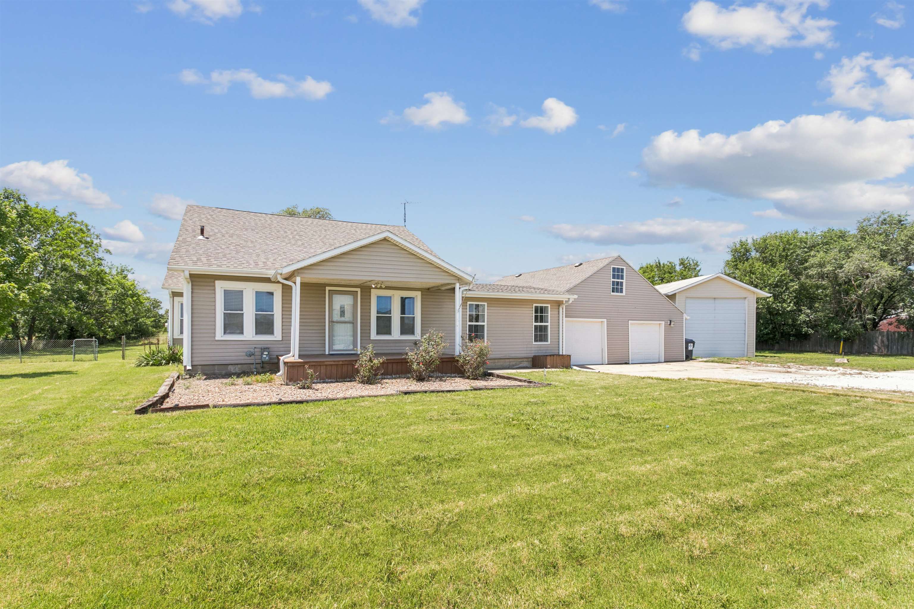 1531 N Prairie Creek Property Photo 2