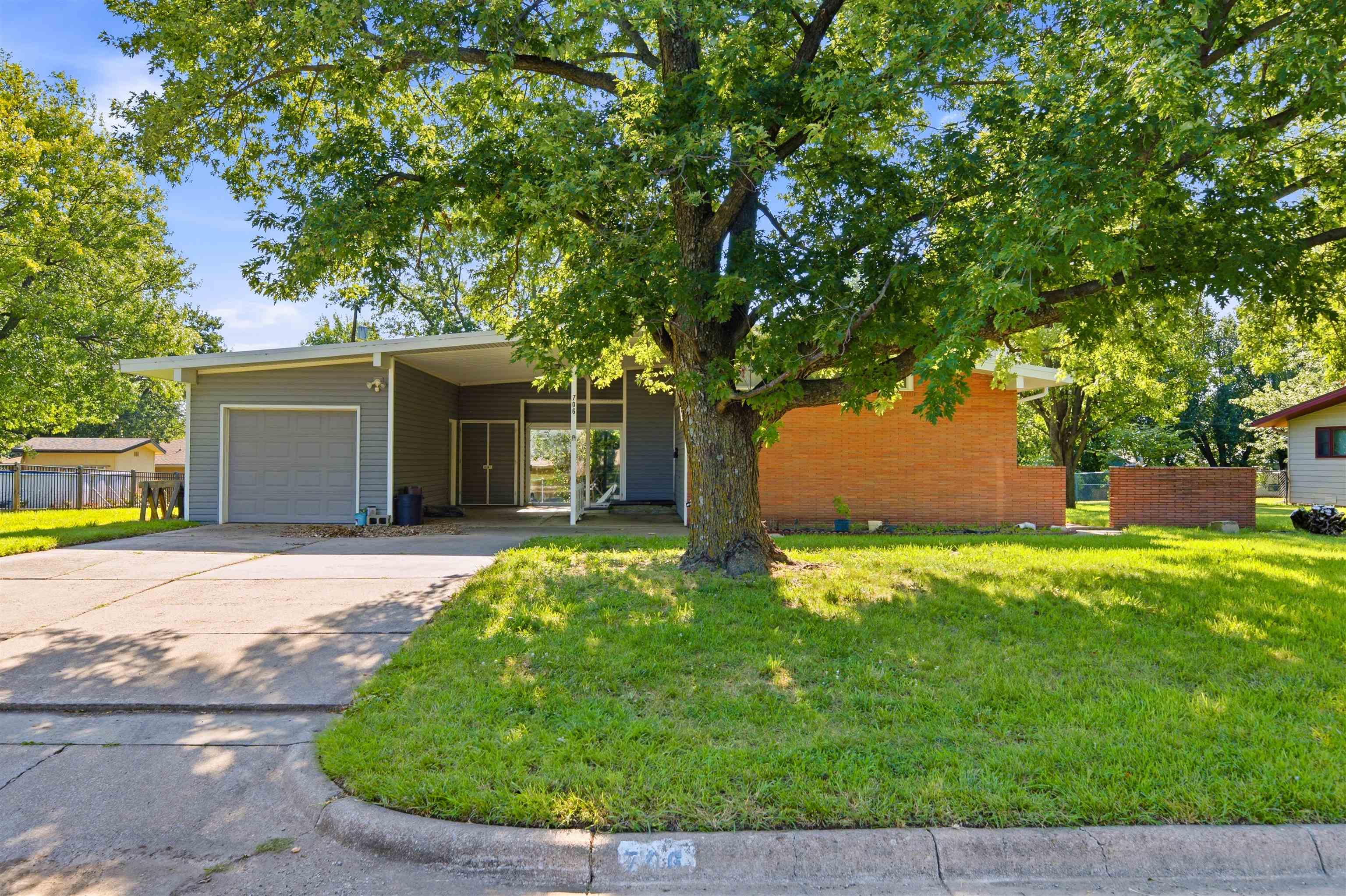 706 S Freeborn Property Photo 1