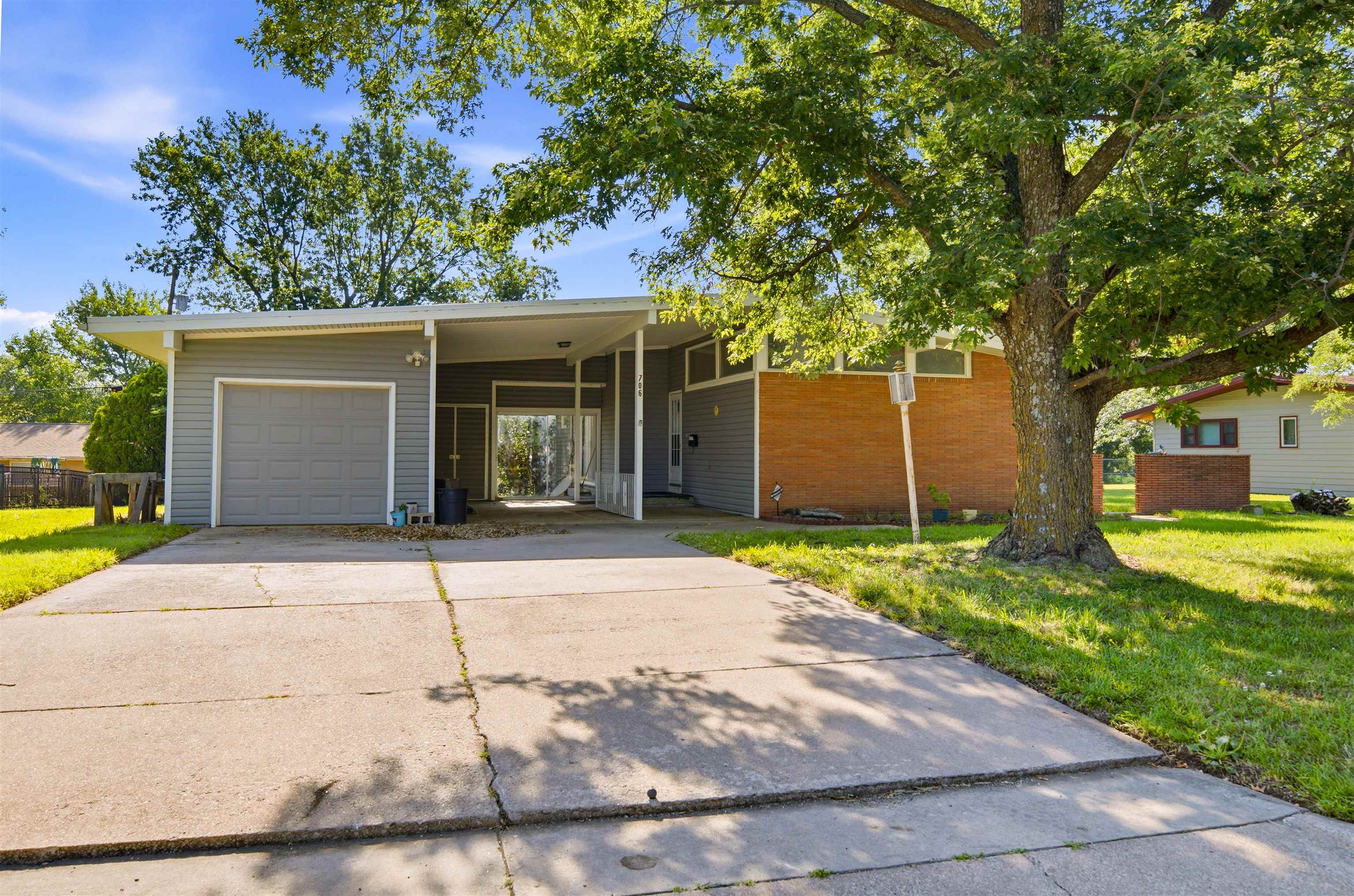 706 S Freeborn Property Photo 3