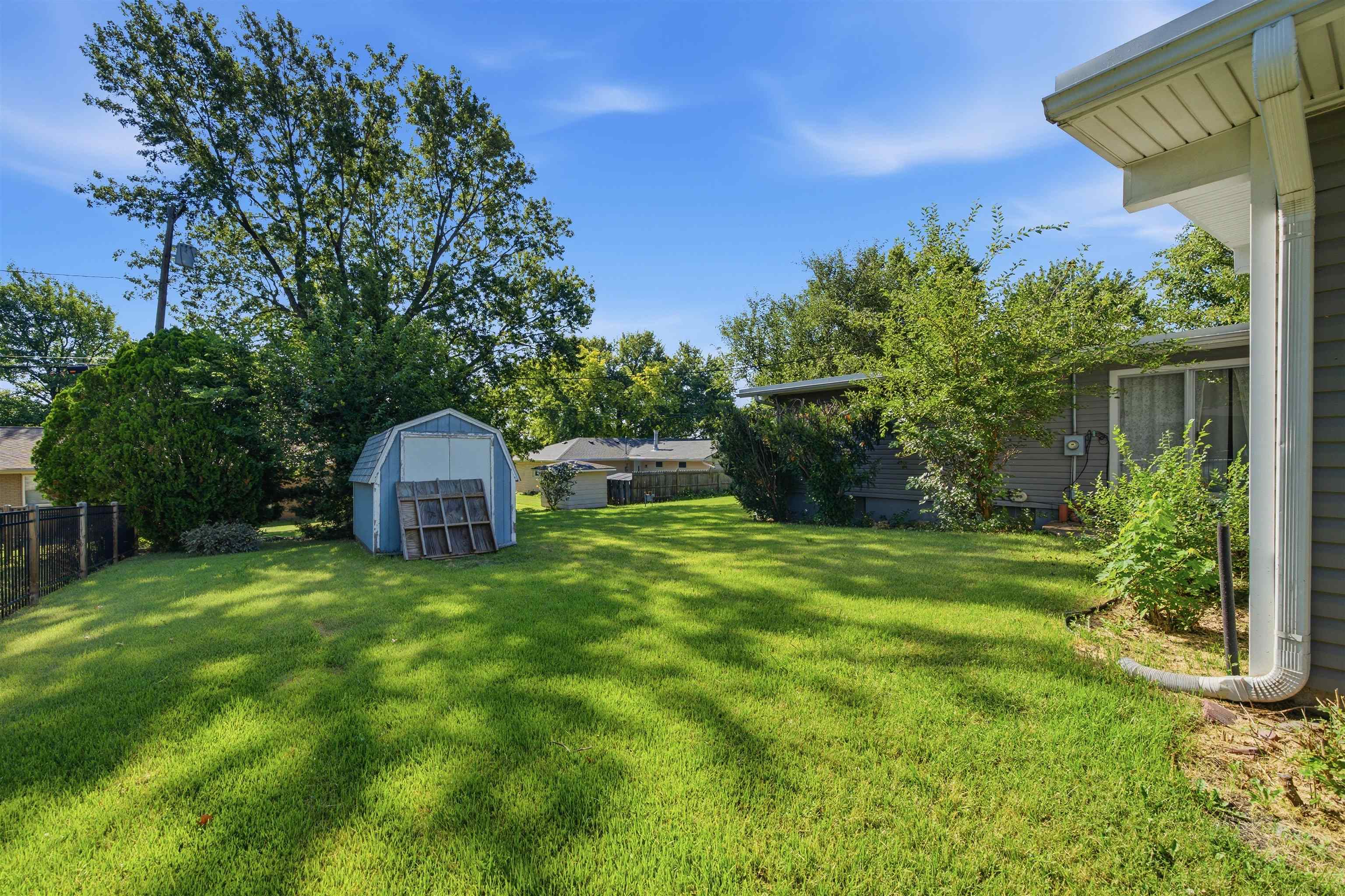 706 S Freeborn Property Photo 4