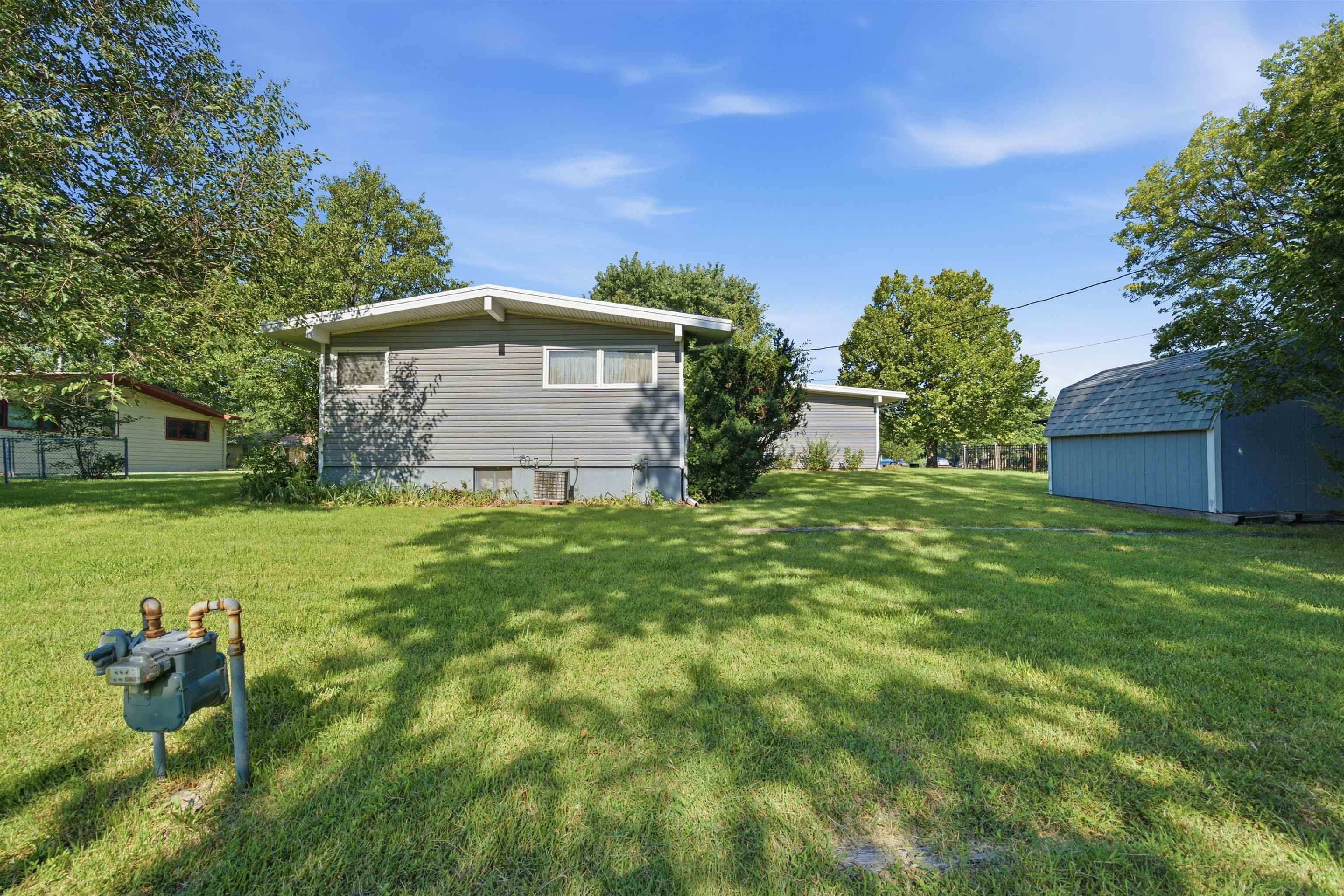 706 S Freeborn Property Photo 6