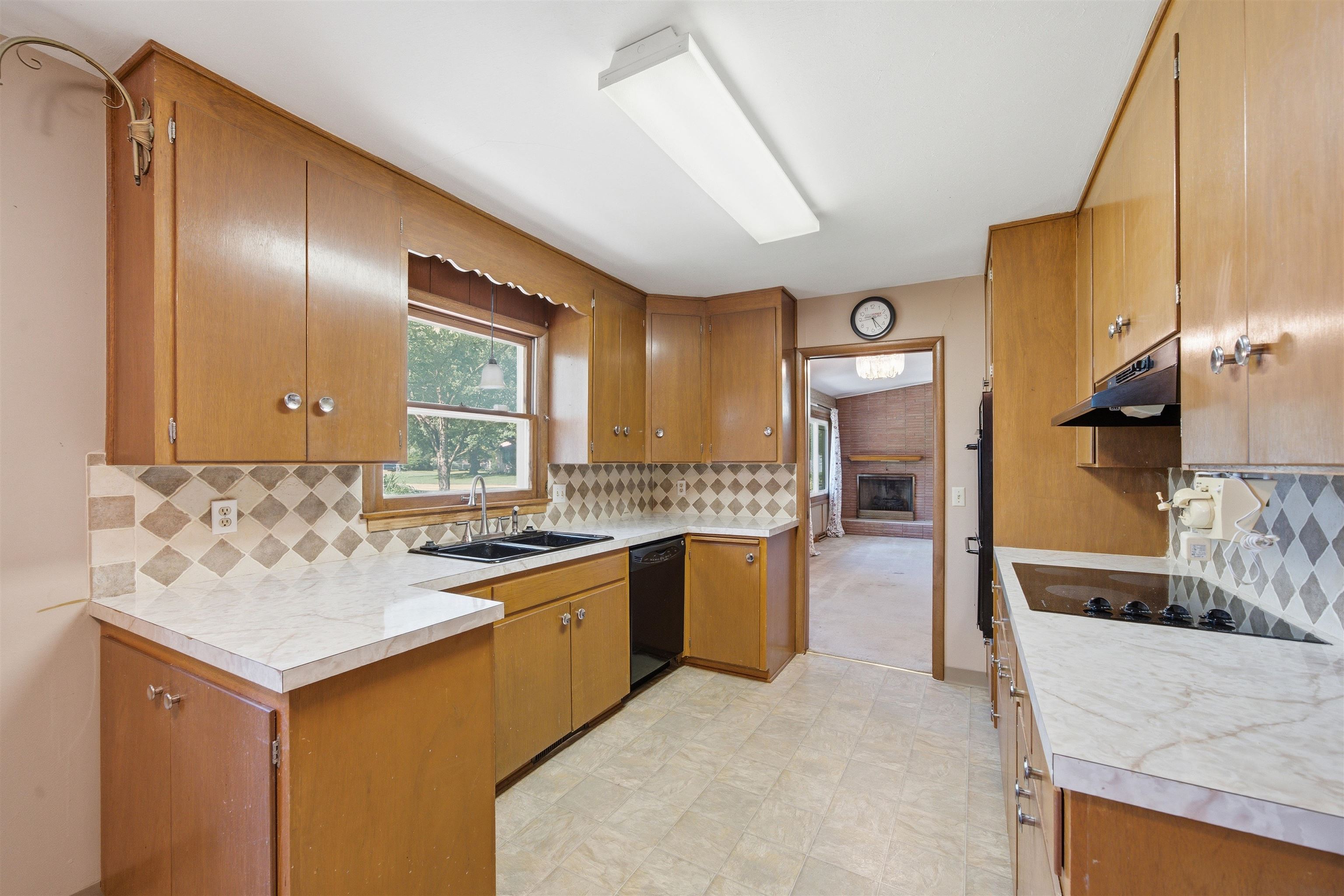 706 S Freeborn Property Photo 15