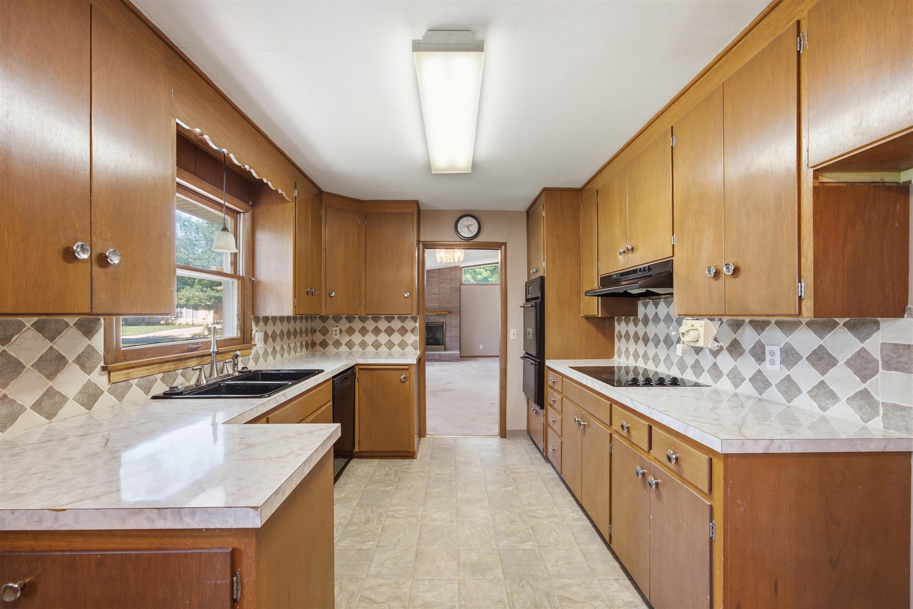 706 S Freeborn Property Photo 17
