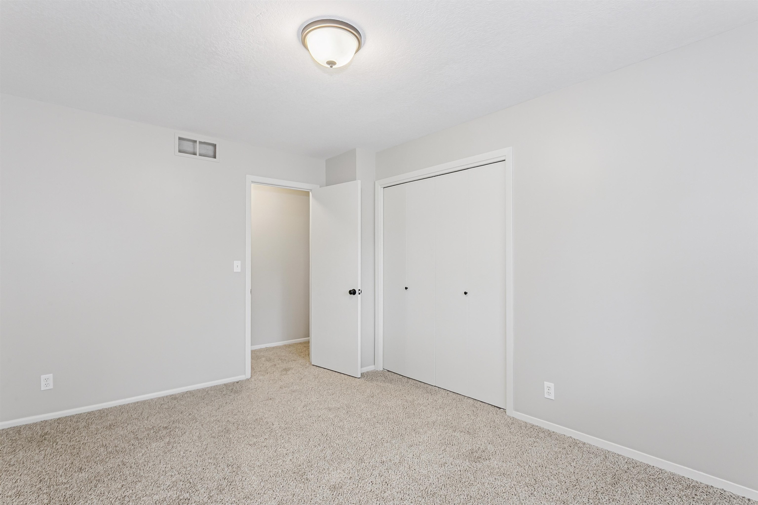2432 N Rutland Ct Property Photo 17