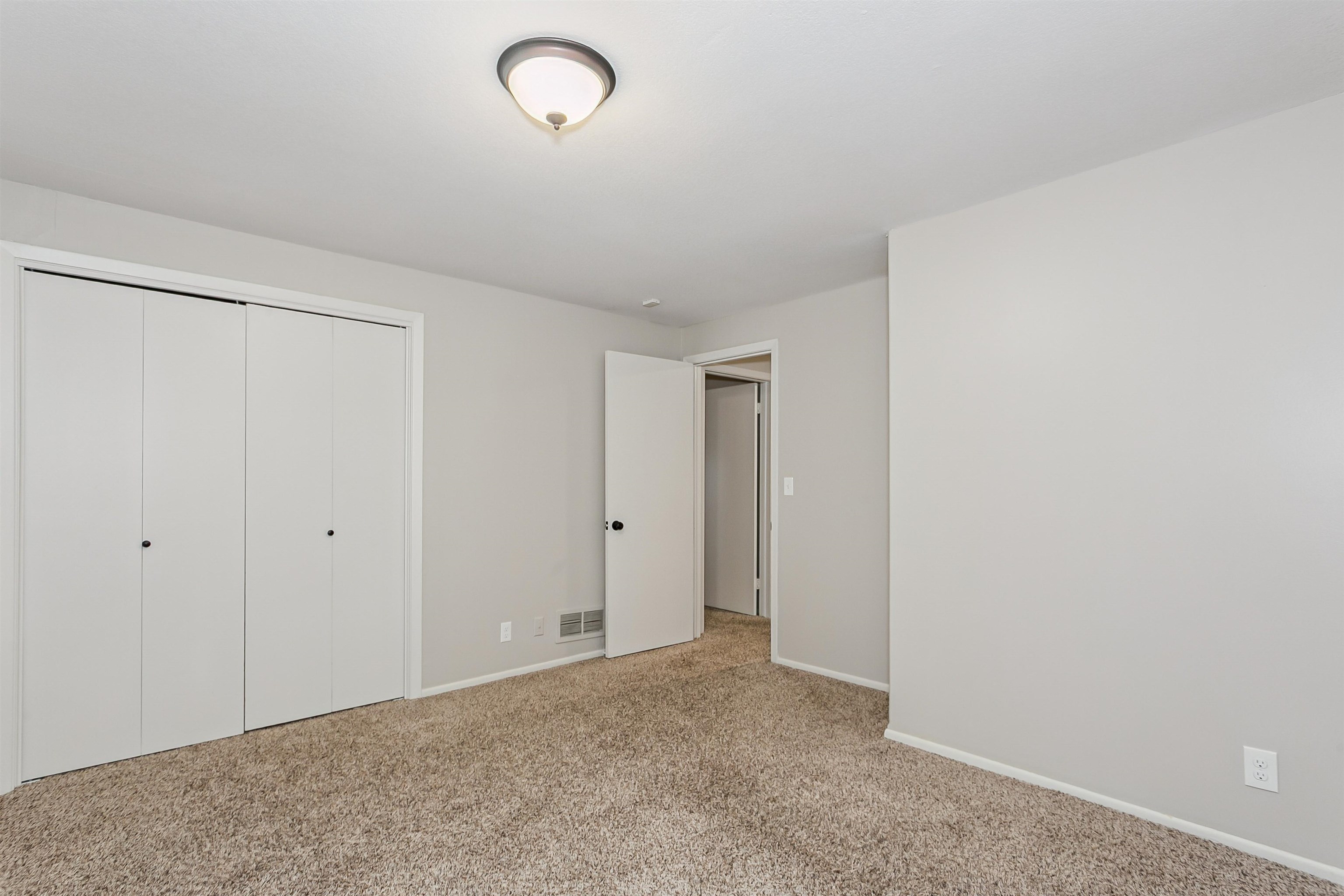 2432 N Rutland Ct Property Photo 26