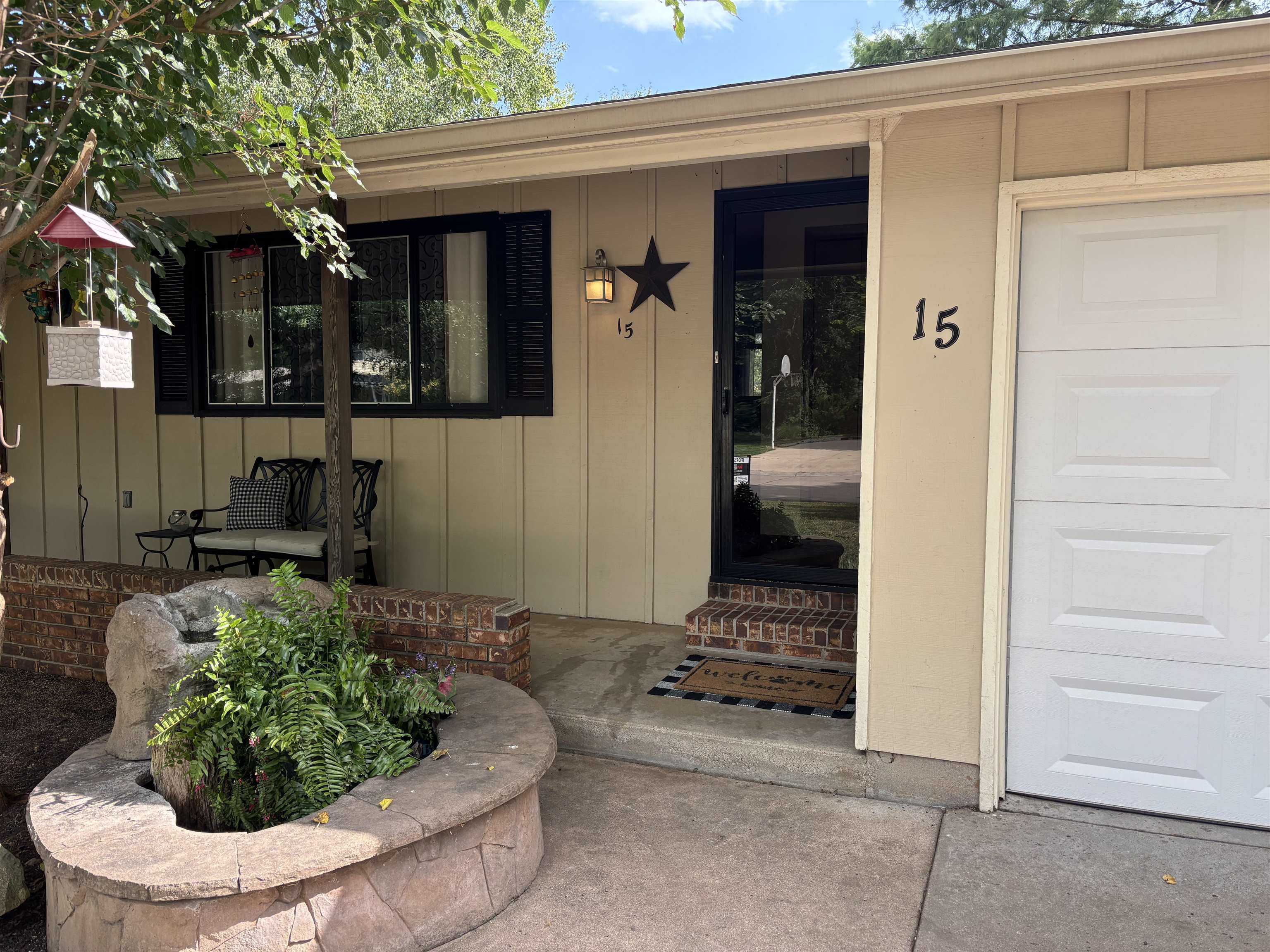 15 Sunset Drive Property Photo 2
