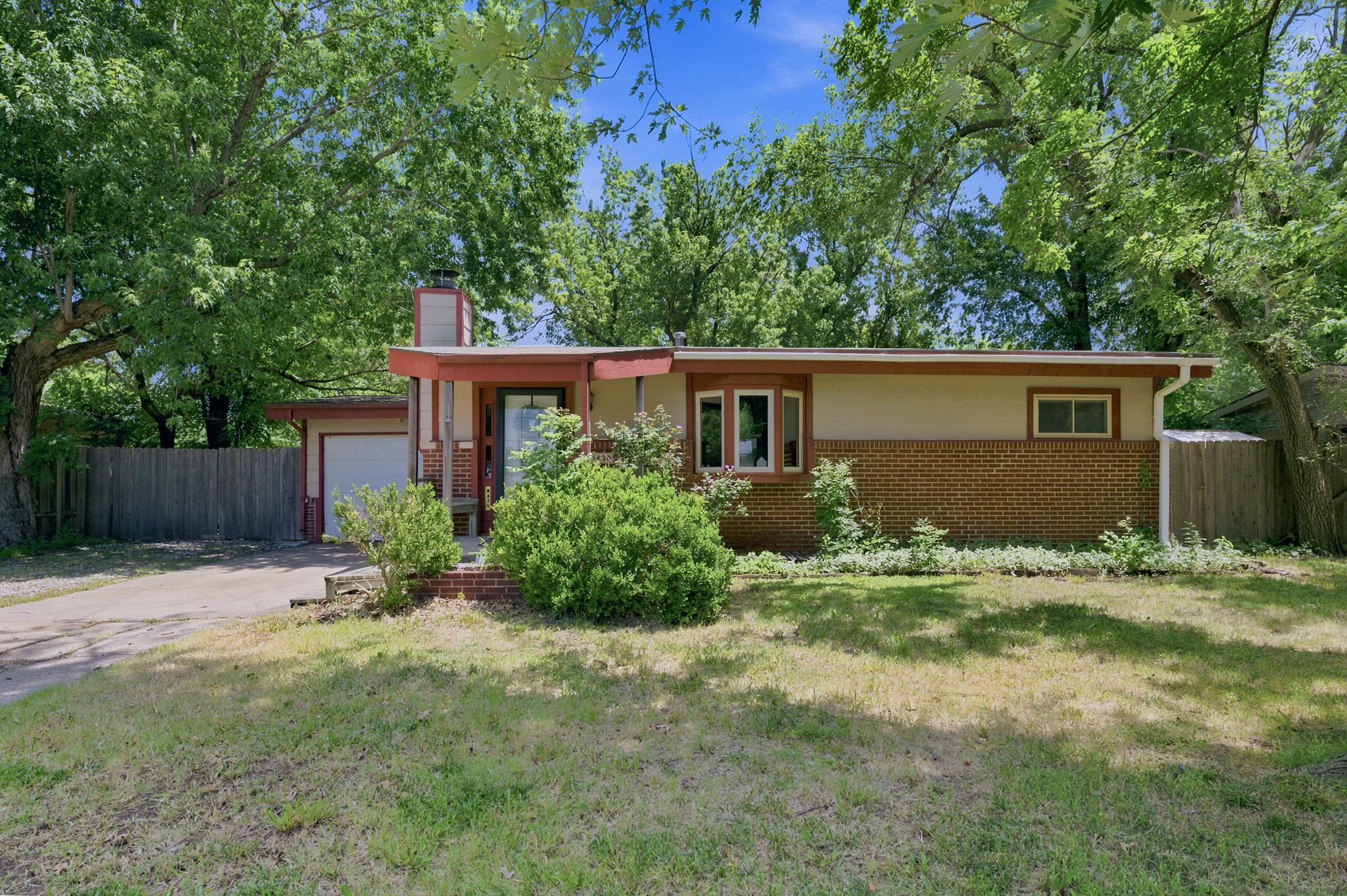 1430 N Prairie Ln Property Photo 1