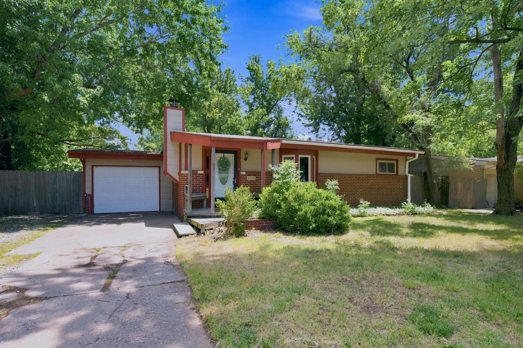1430 N Prairie Ln Property Photo 2