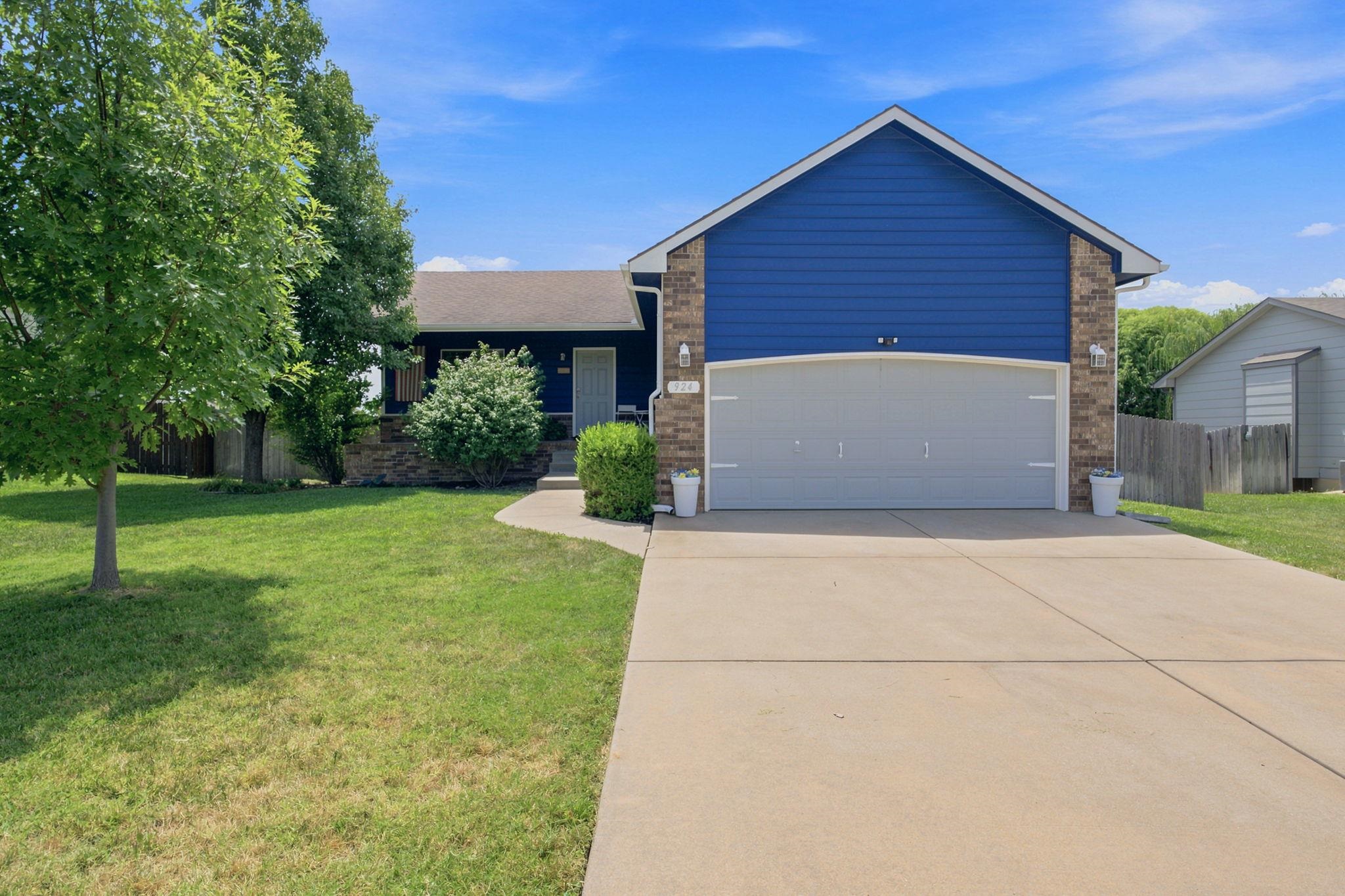 924 E Splitwood Way St. Property Photo 1