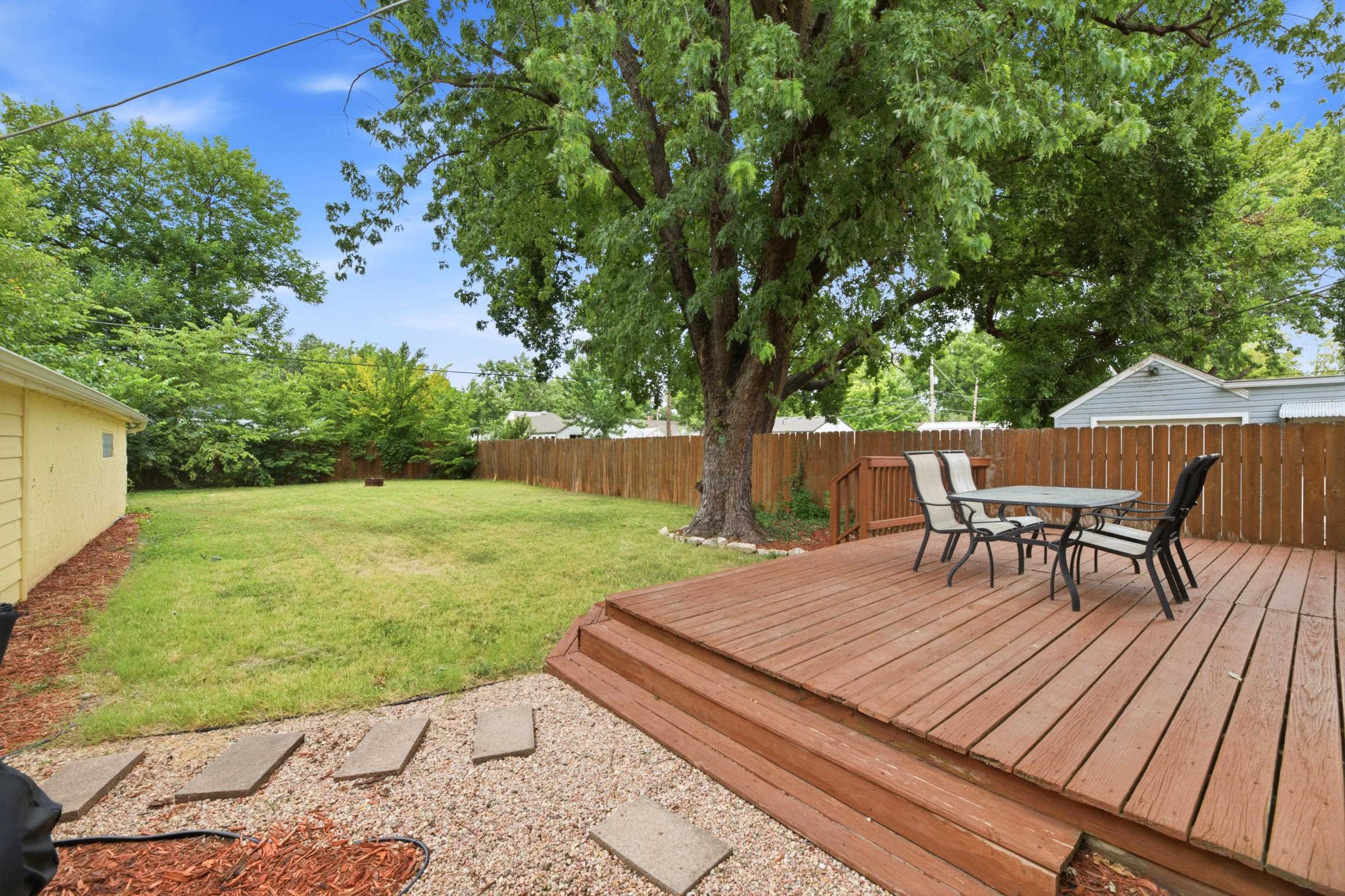 1541 N Woodland Ave Property Photo 6