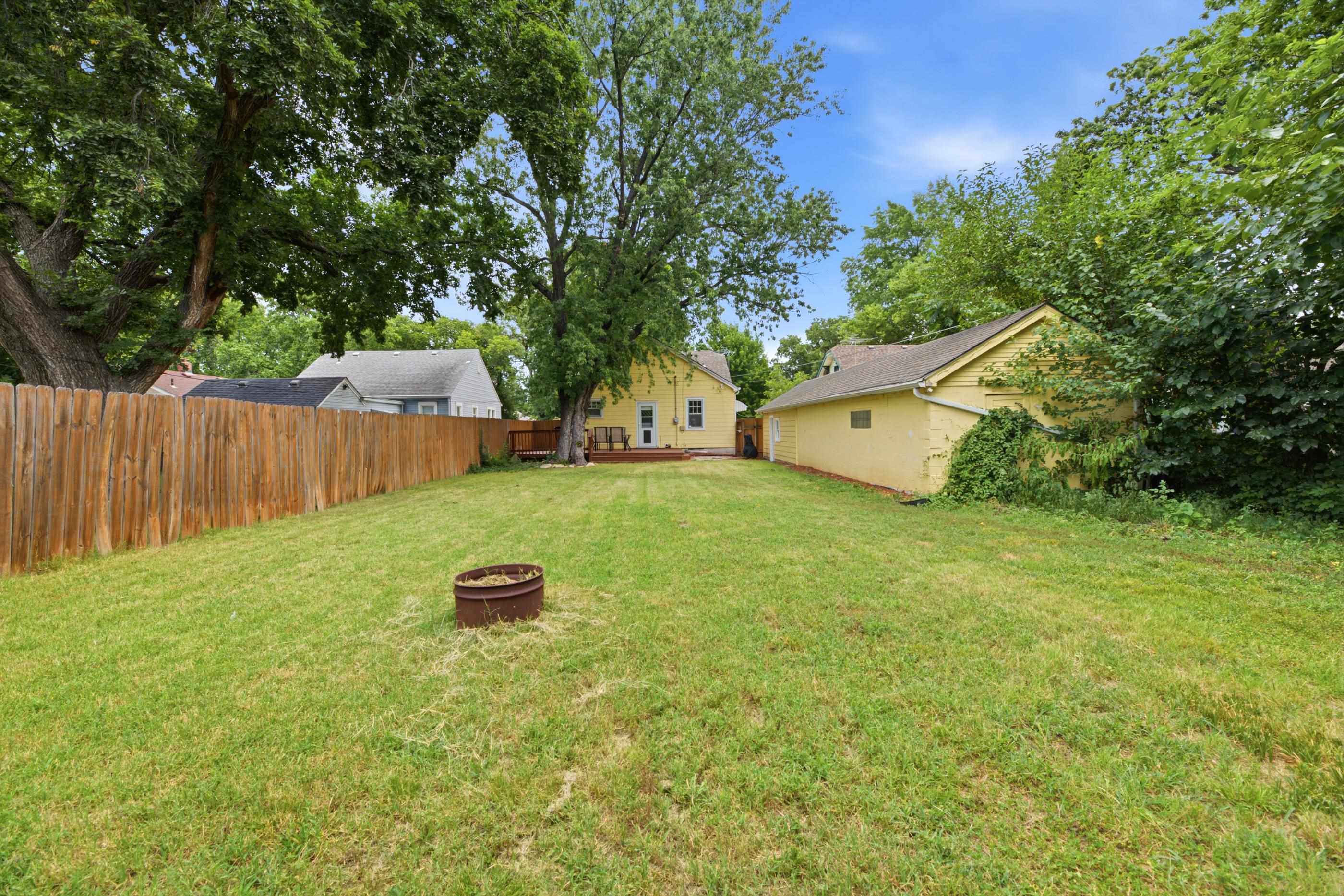 1541 N Woodland Ave Property Photo 10