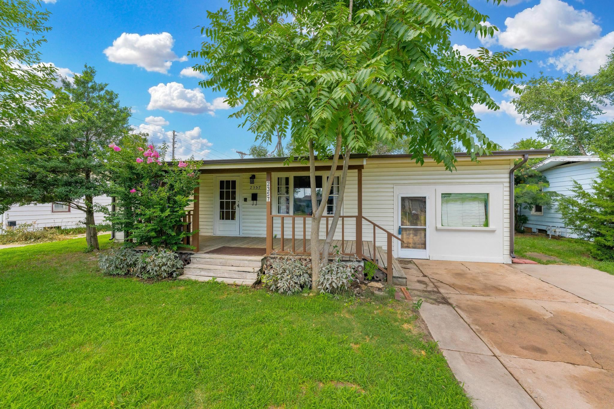 2357 S Walnut St Property Photo 1