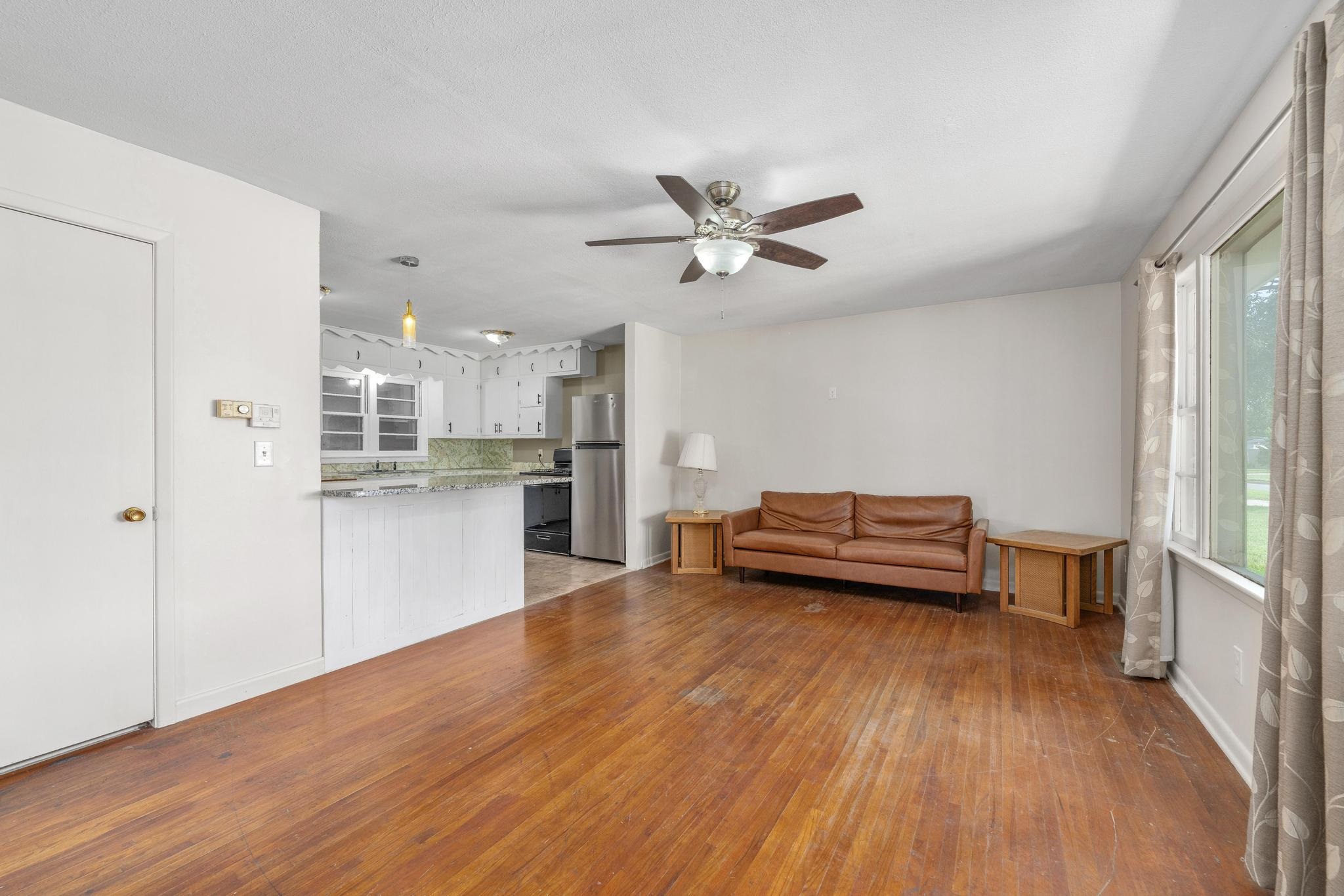 2357 S Walnut St Property Photo 6