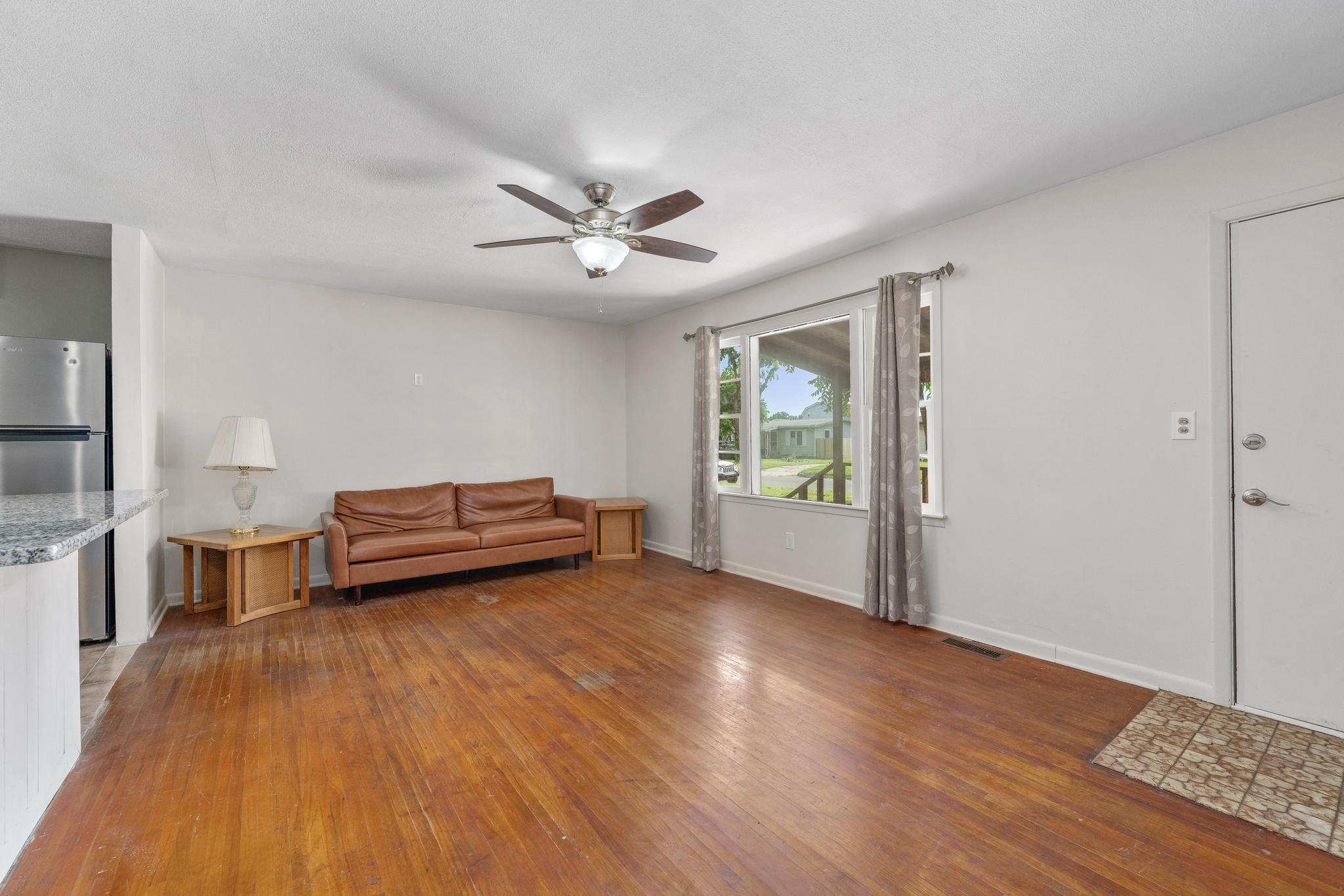 2357 S Walnut St Property Photo 7