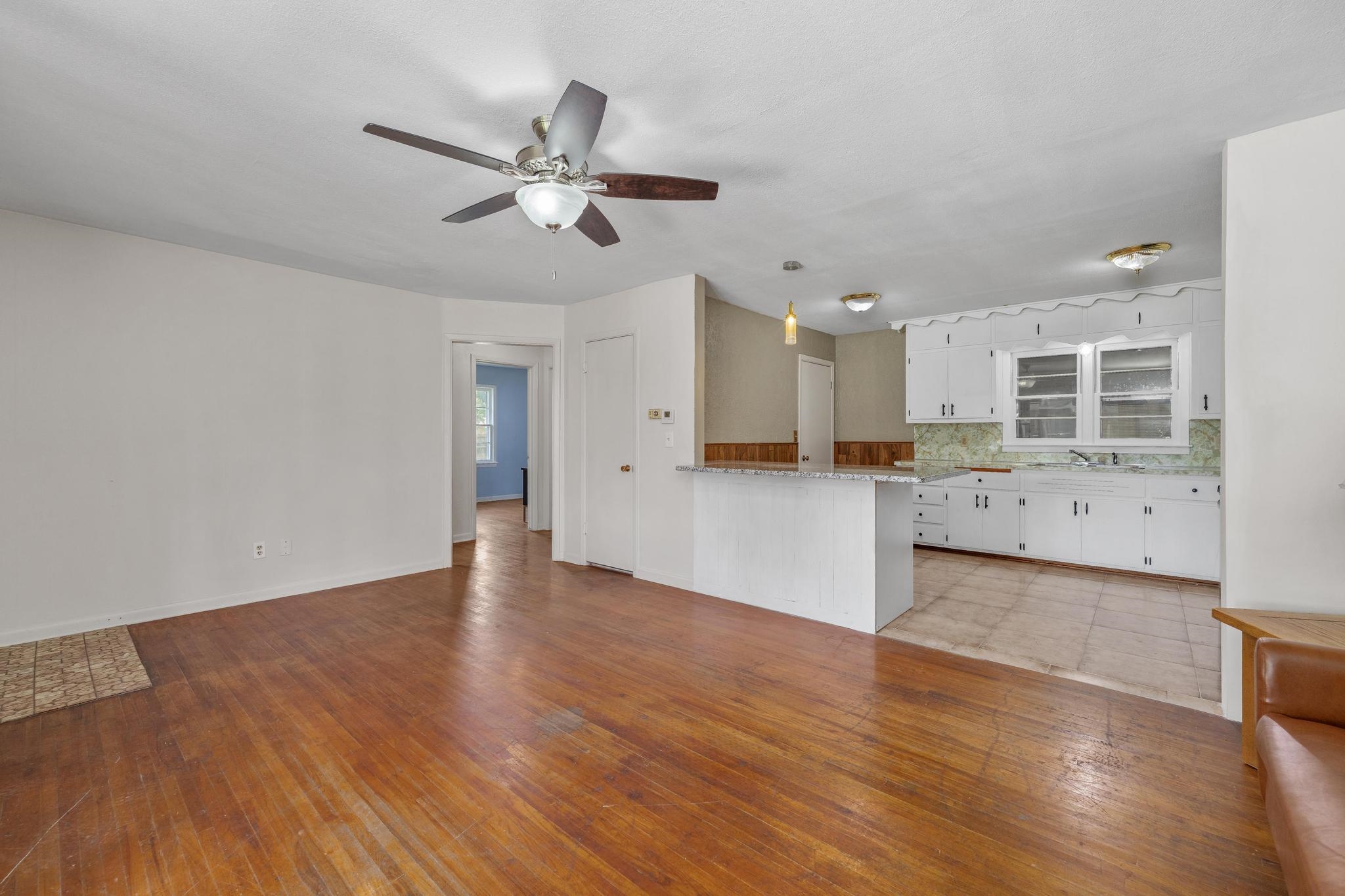 2357 S Walnut St Property Photo 9