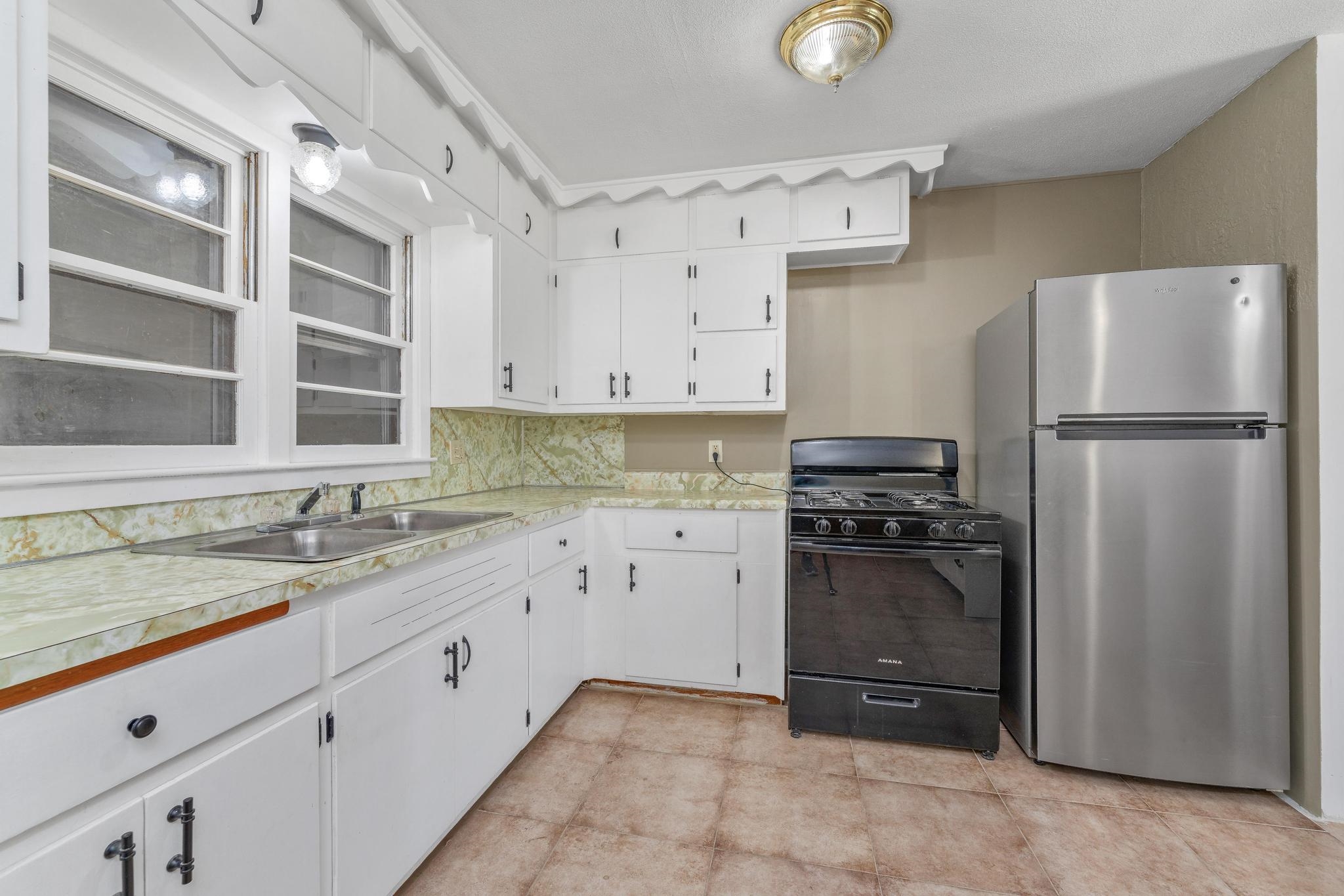 2357 S Walnut St Property Photo 14