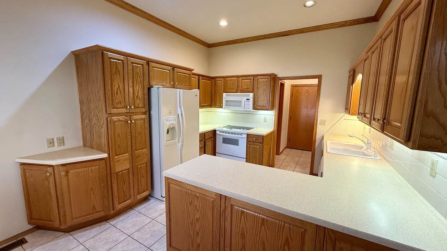 1770 N Country Club Rd #9 Property Photo 4