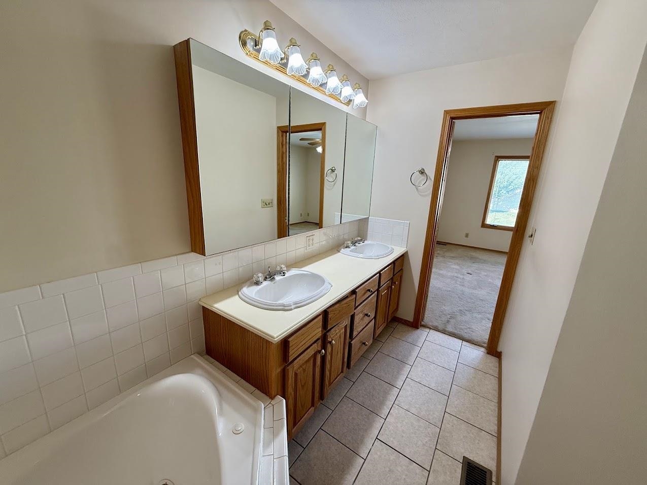 1770 N Country Club Rd #9 Property Photo 15