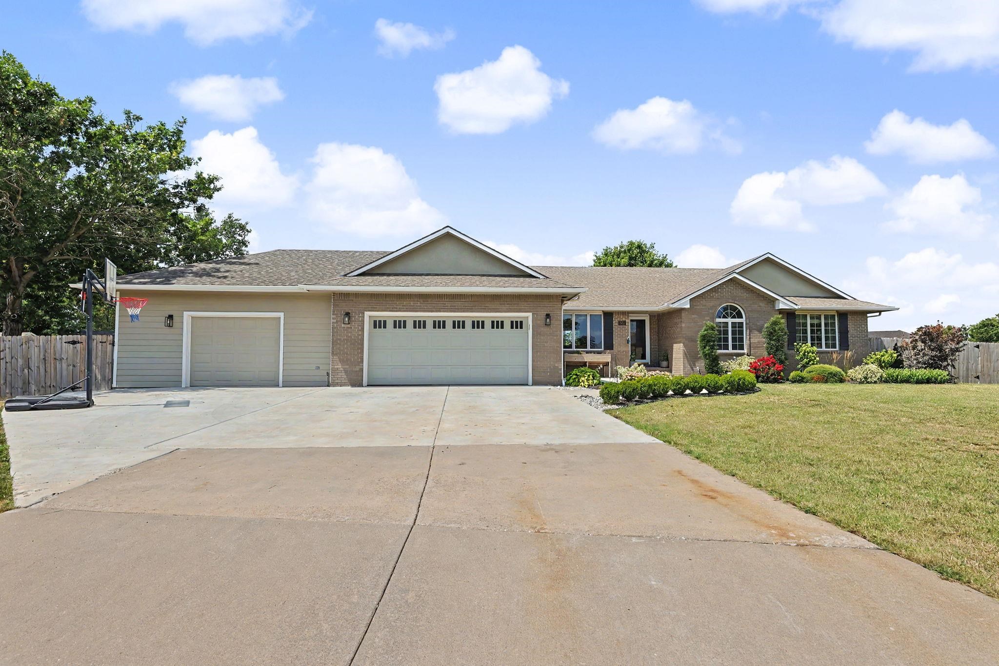 525 Stone Creek Dr Property Photo