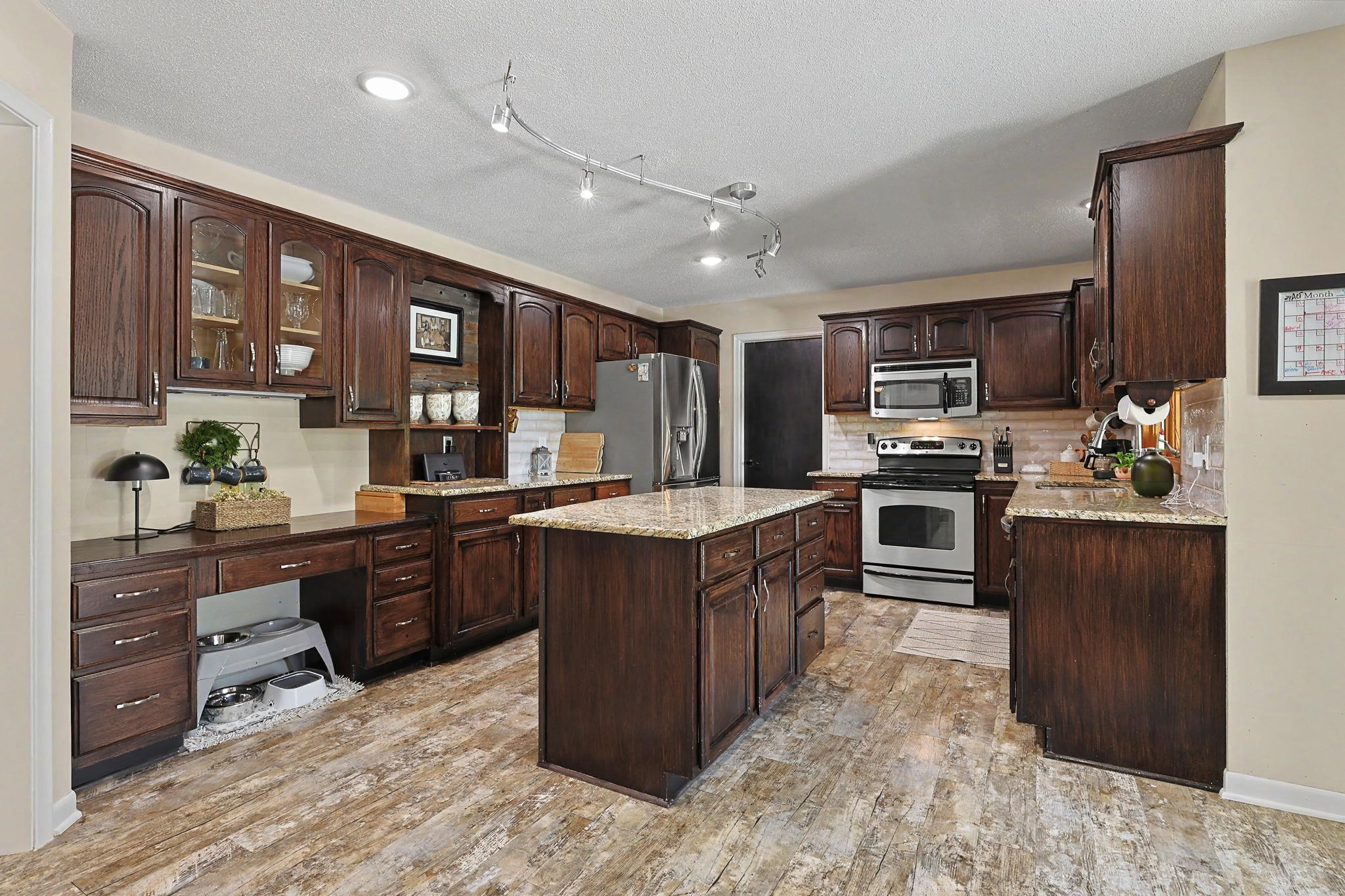 525 Stone Creek Dr Property Photo 9