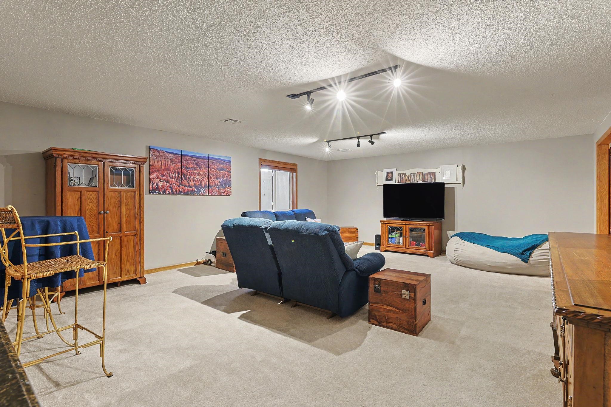 525 Stone Creek Dr Property Photo 23