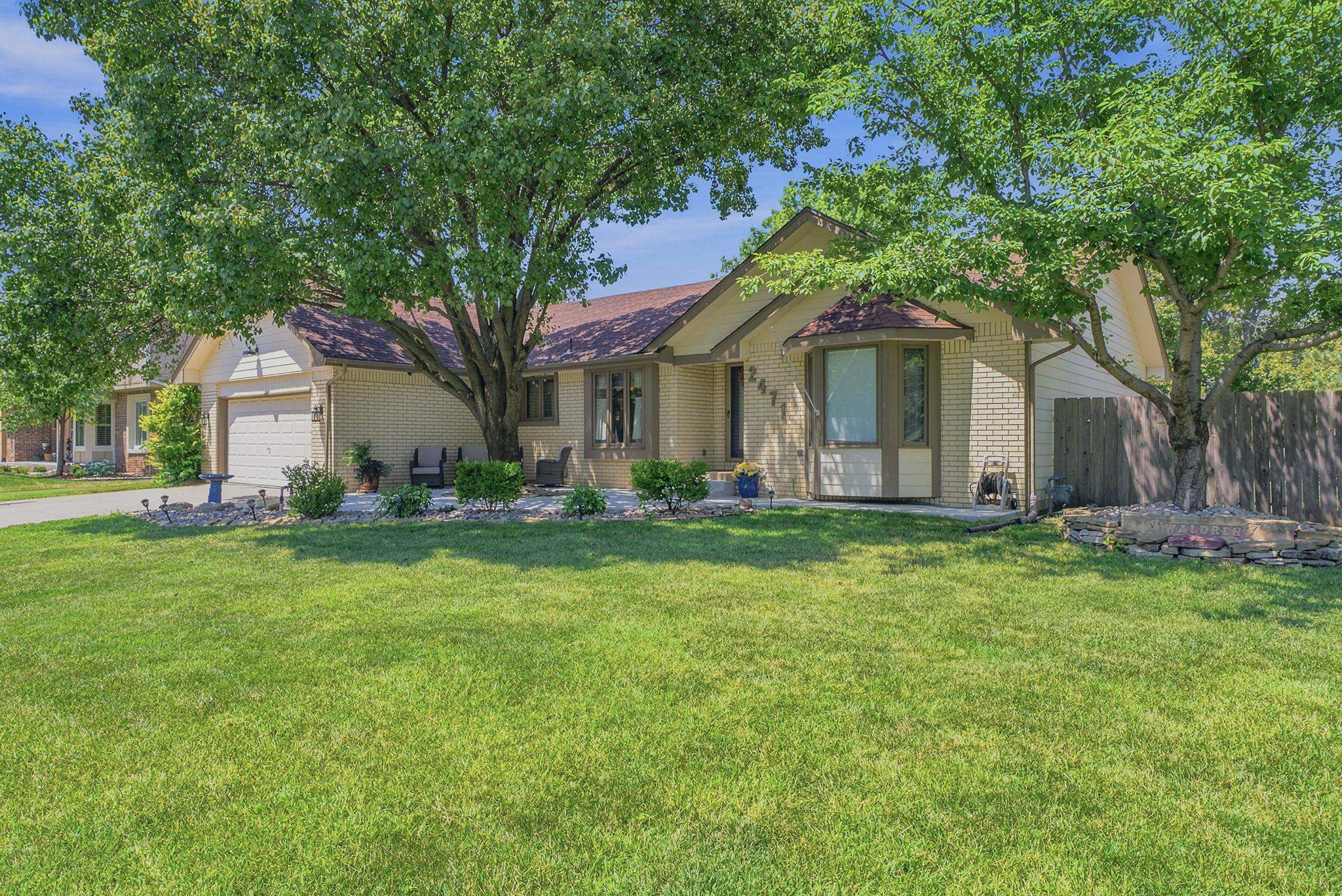 2471 N Winstead Cir Property Photo 2