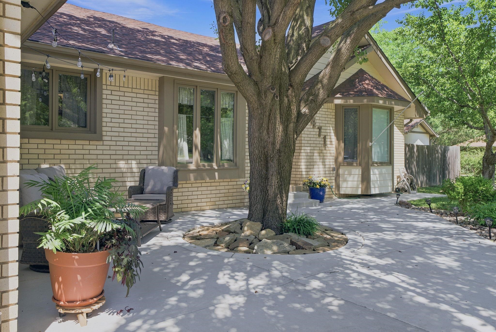 2471 N Winstead Cir Property Photo 4